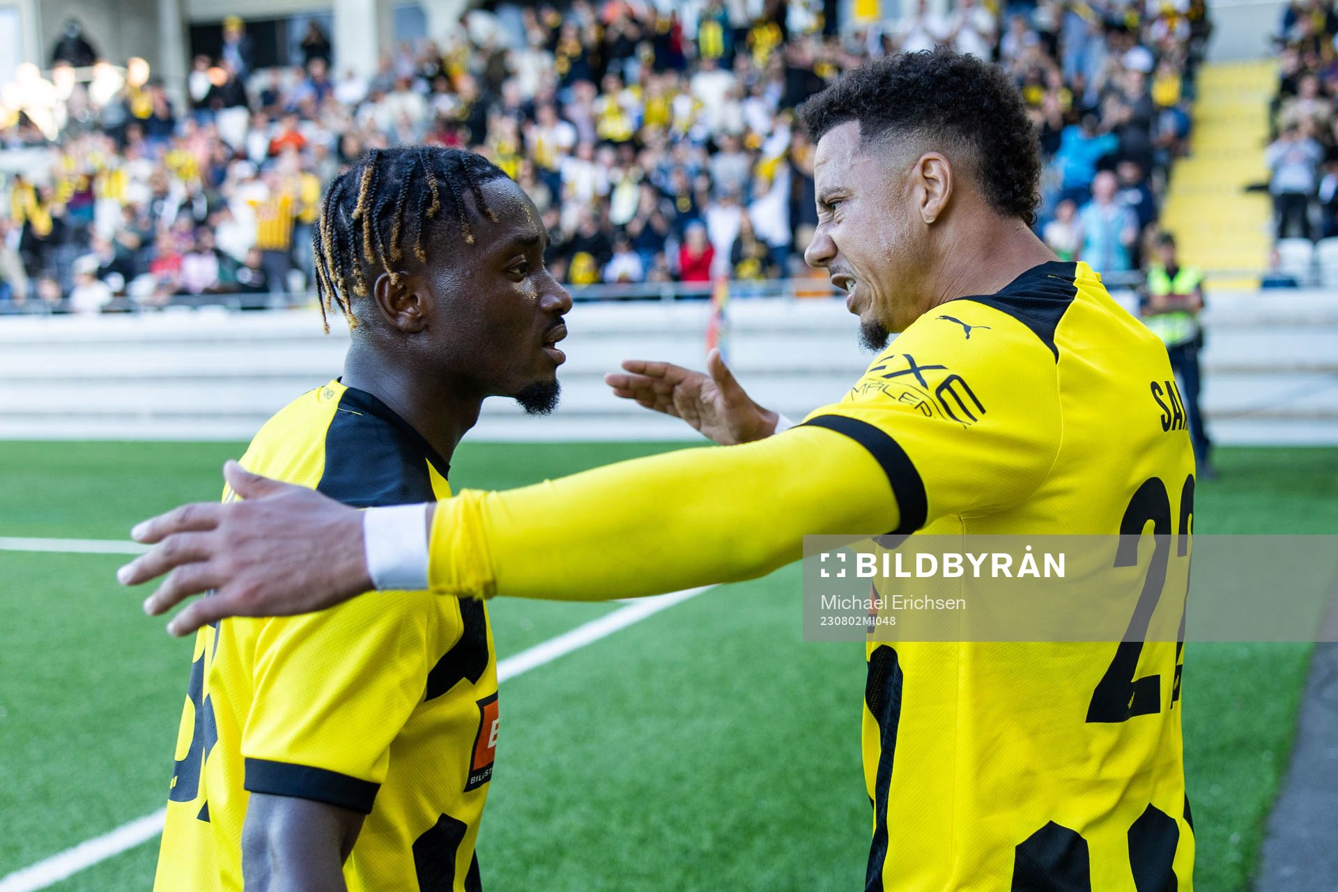 Tobias Sana of Häcken celebrates with Ibrahim Sadiq