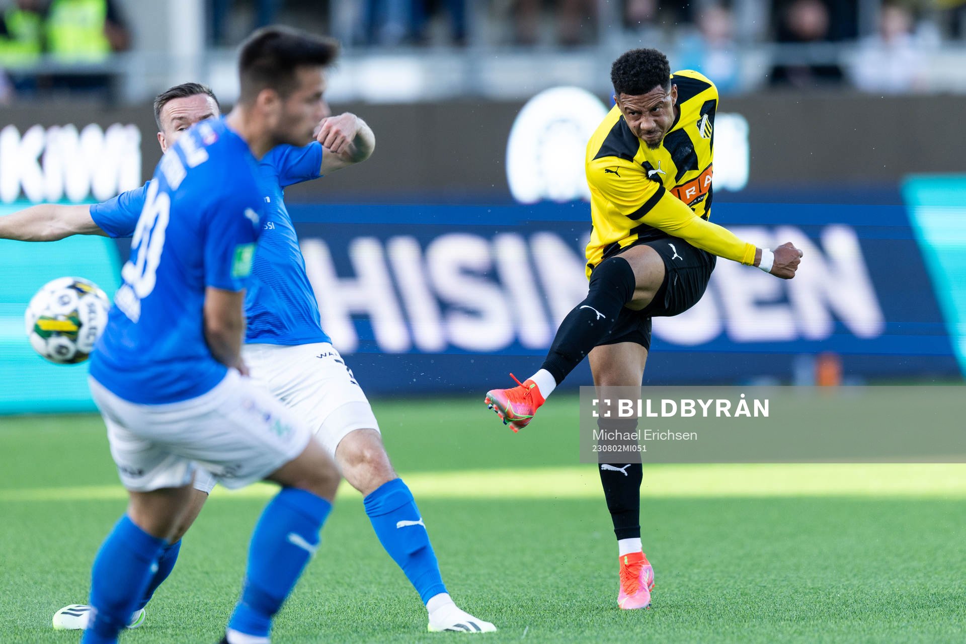 Tobias Sana of Häcken scores 1-1