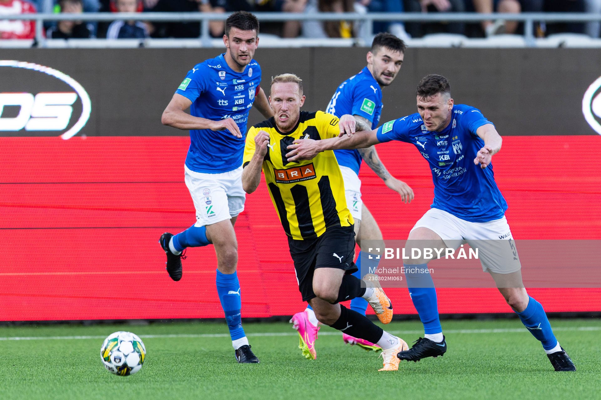 Mikkel Rygaard Jensen of Häcken and Deni Pavlovic of