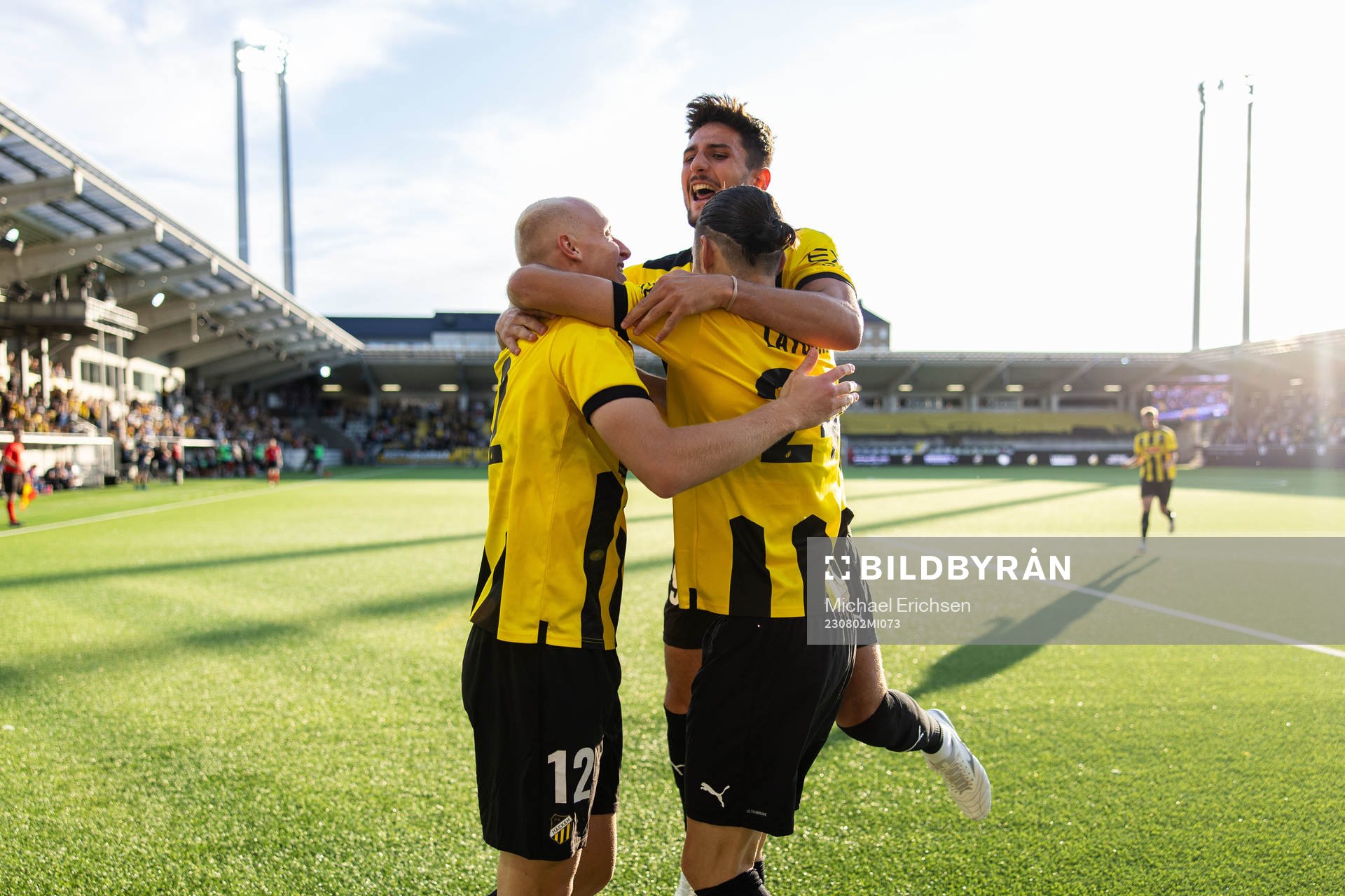 Amor Layouni of Häcken celebrates with Valgeir Lunddal and