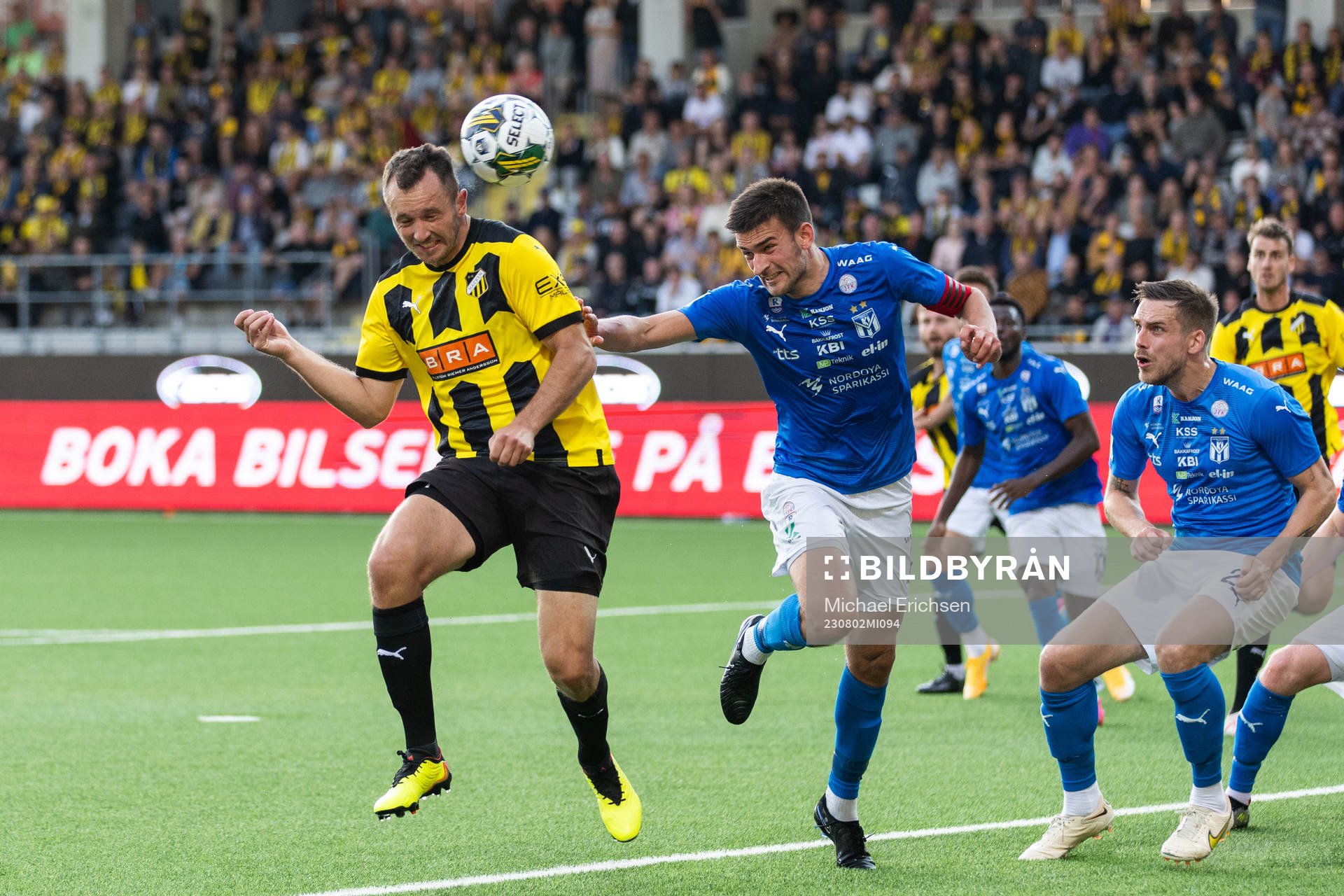 Even Hovland of Häcken and Jakup Andreasen of Klaksvik