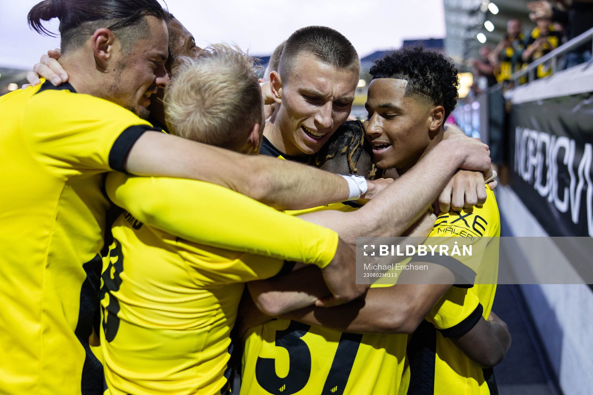 Ibrahim Sadiq of Häcken celebrates with team mates