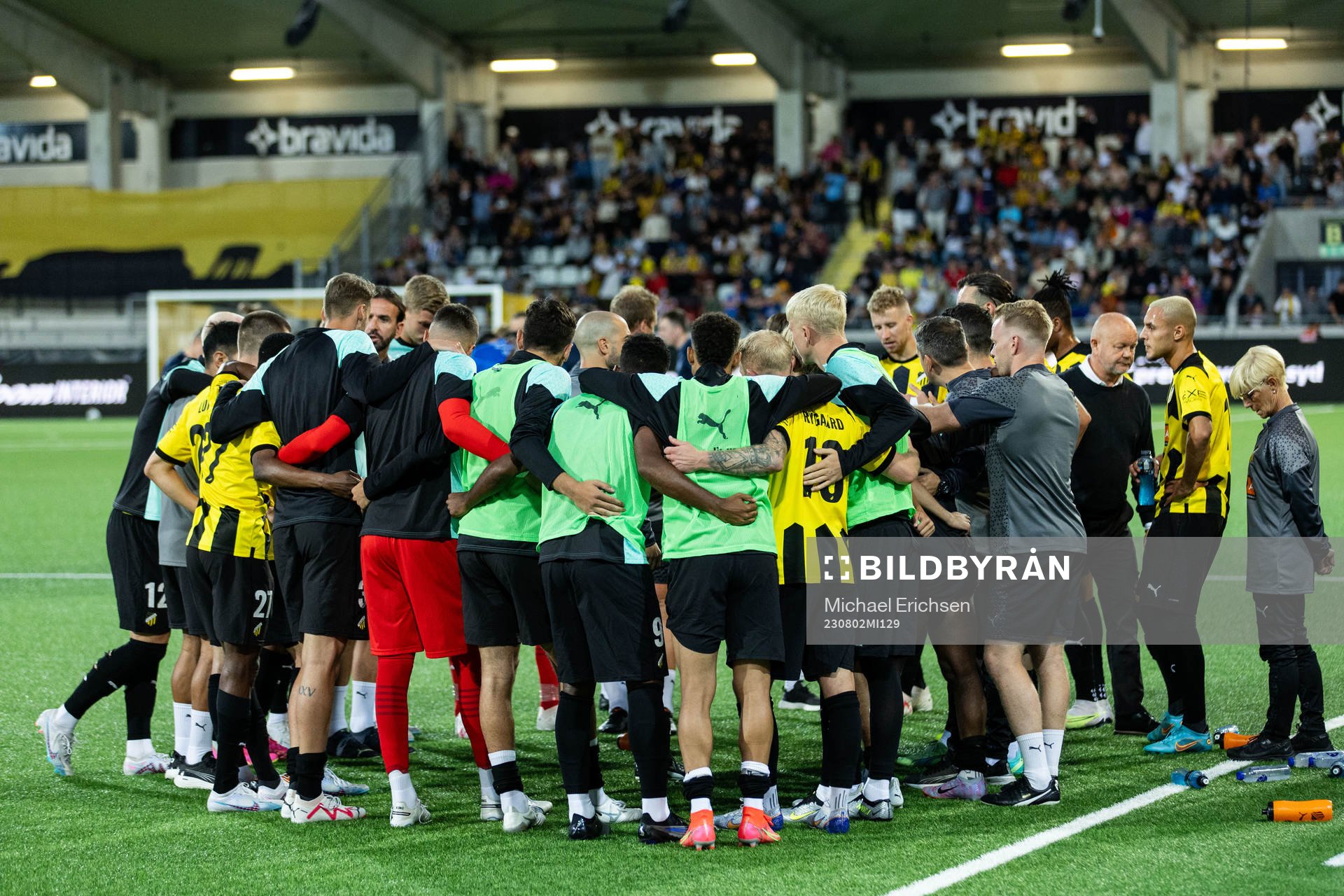 Players of Häcken gather