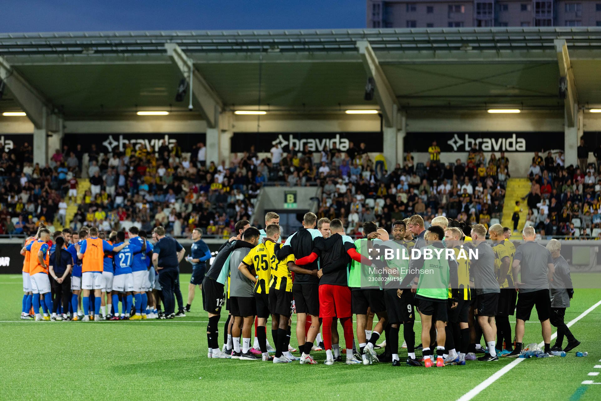 Both teams gathered