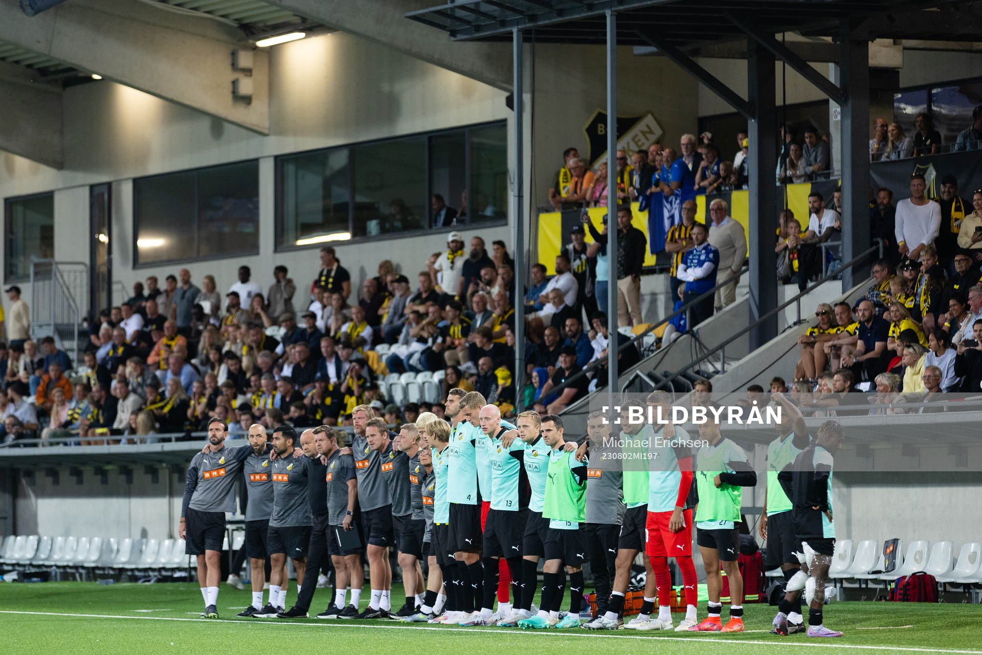 Players and staff together during the penalty shoot out during the UEFA Champions League qualification match between BK Häcken and Klaksvik on August 2, 2023 in Göteborg.