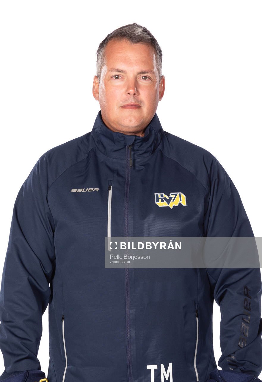 s Tränare Tomas Montén