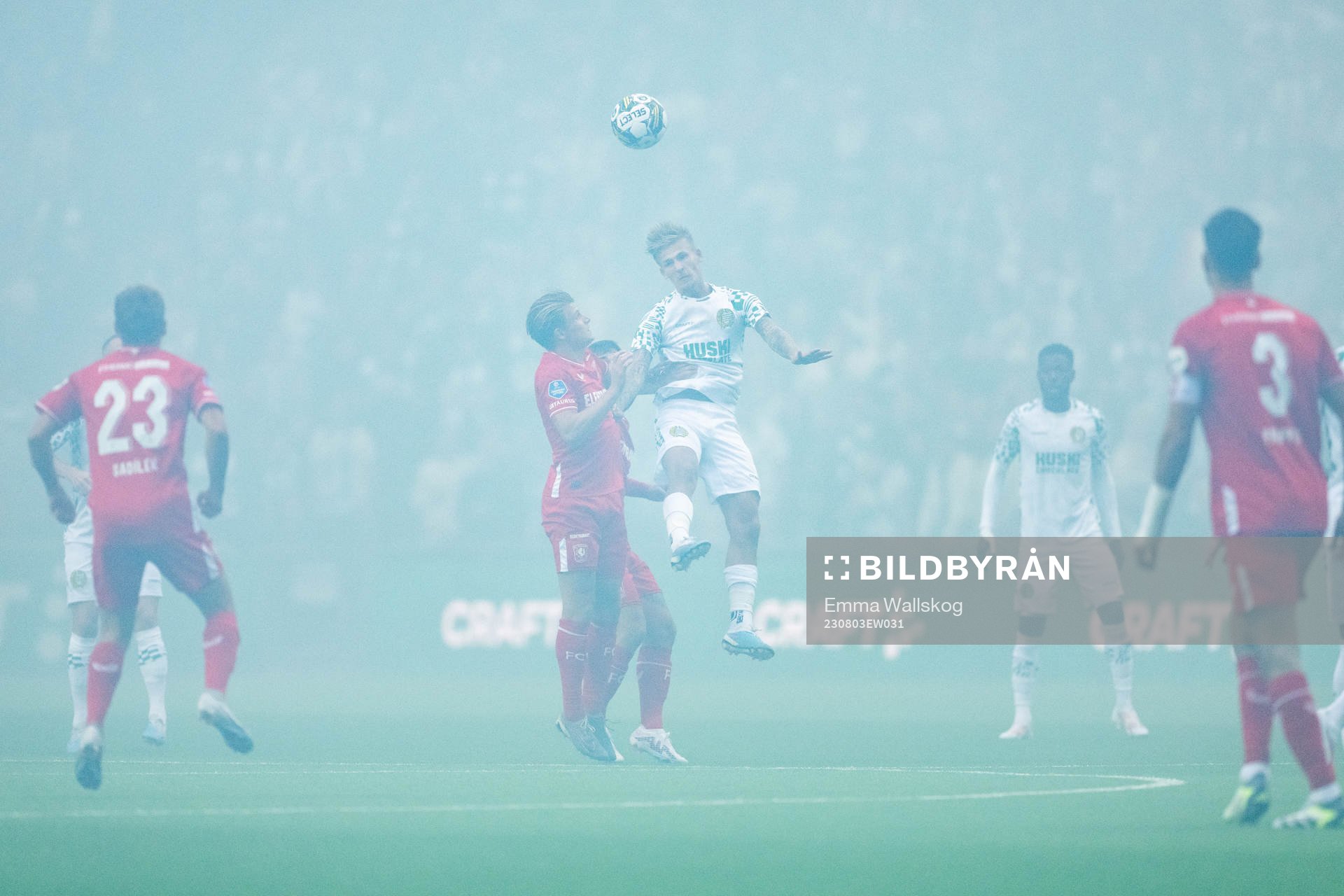 Sem Steijn of Twente and Fredrik Hammar of Hammarby