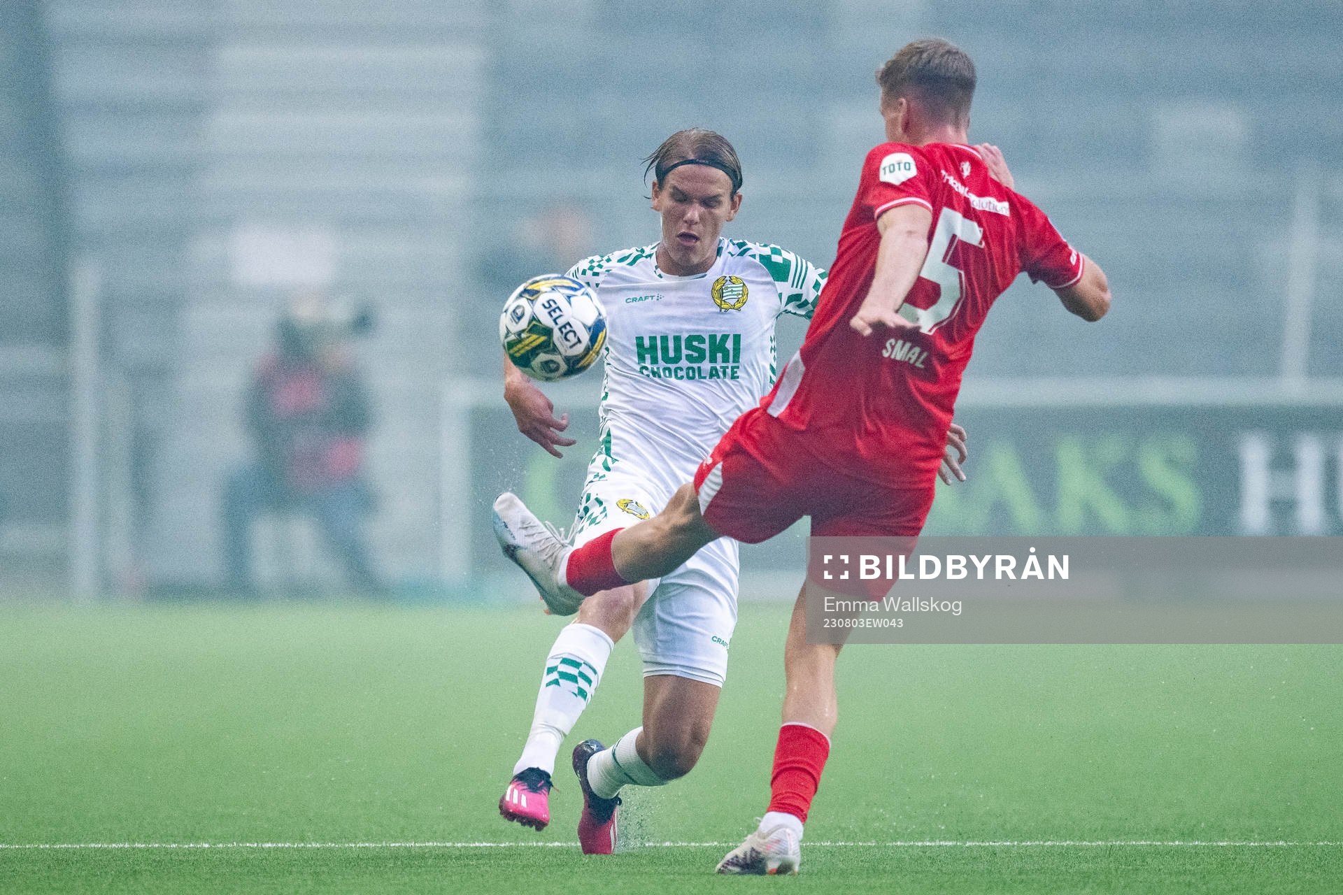 Markus Karlsson of Hammarby and Gijs Smal of Twente during the UEFA Europa Conference League qualifying match between Hammarby and Twente on August 3, 2023 in Stockholm.