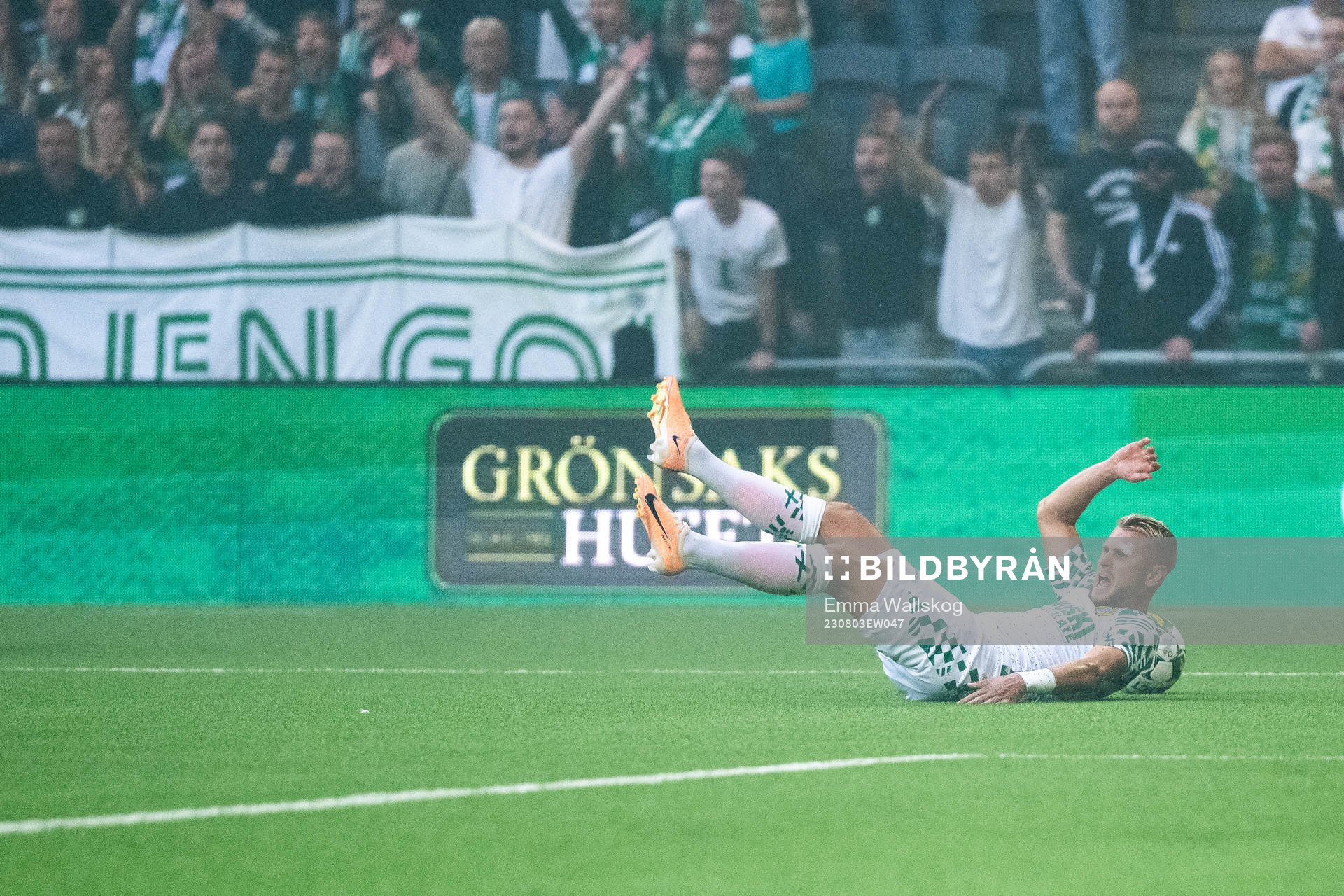 Simon Strand of Hammarby reacts