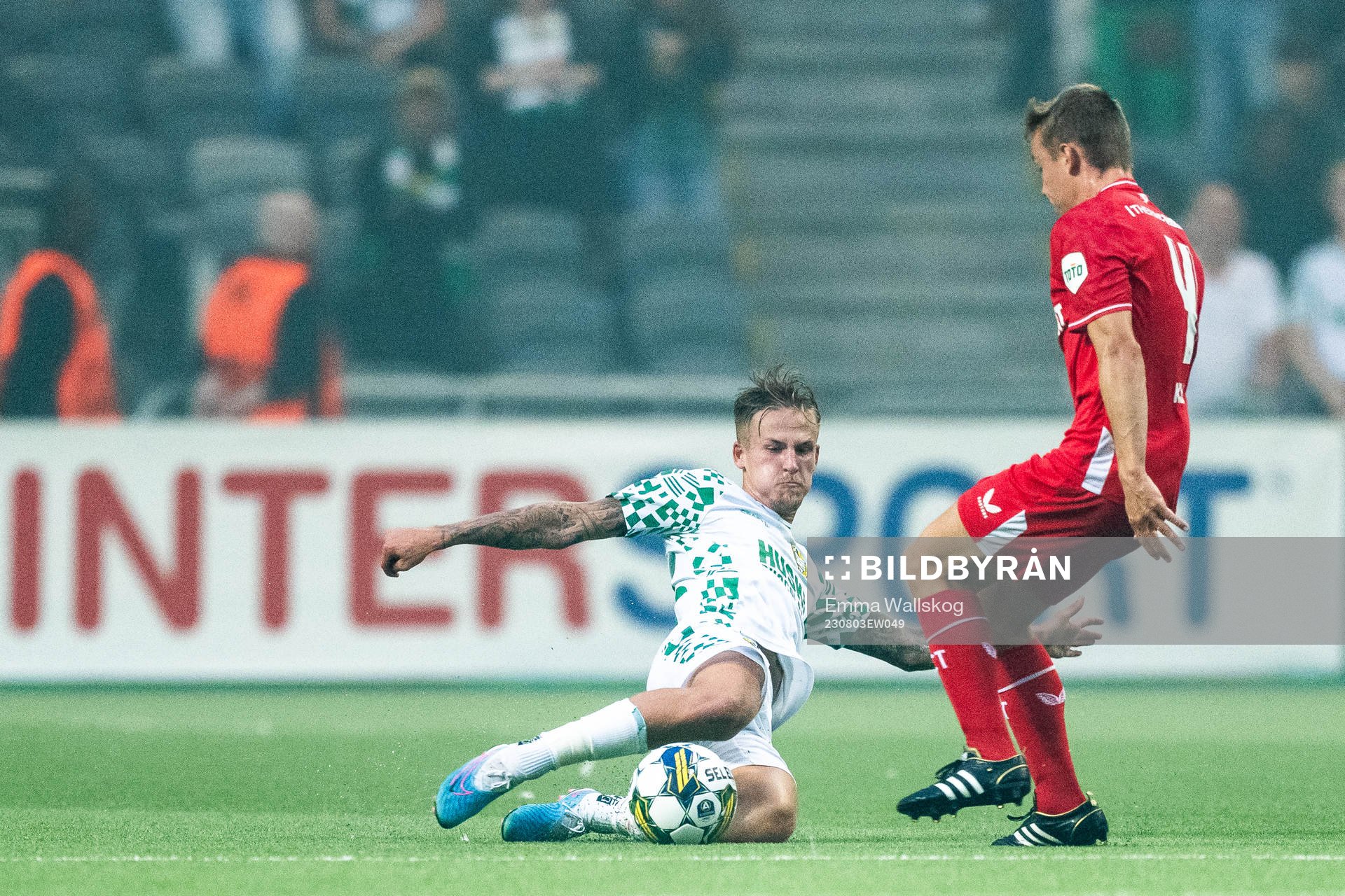 Fredrik Hammar of Hammarby and Mathias Kjølo of Twente