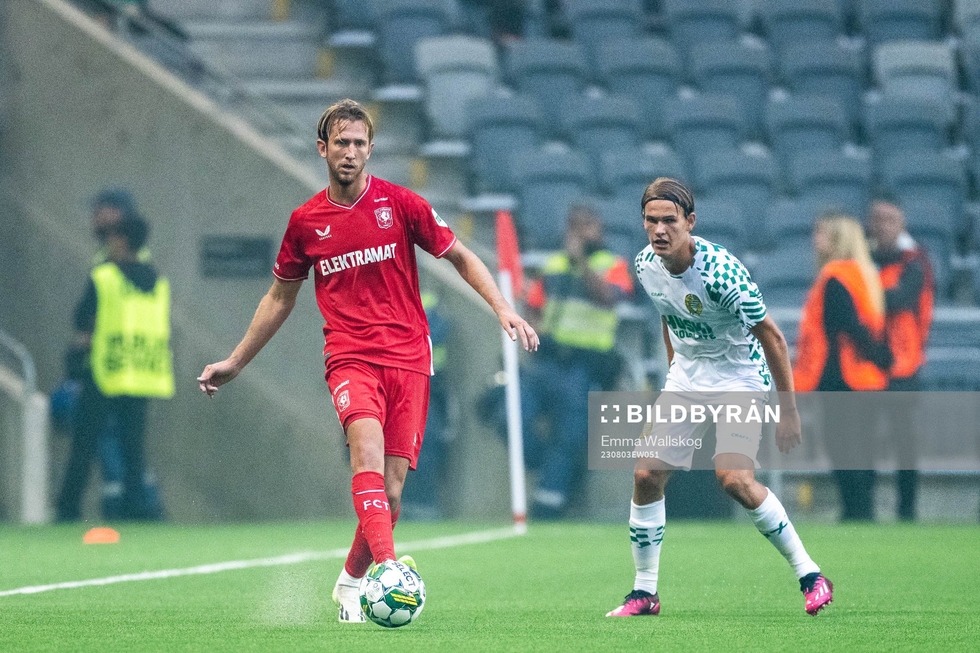 Michel Vlap of Twente and Markus Karlsson of Hammarby