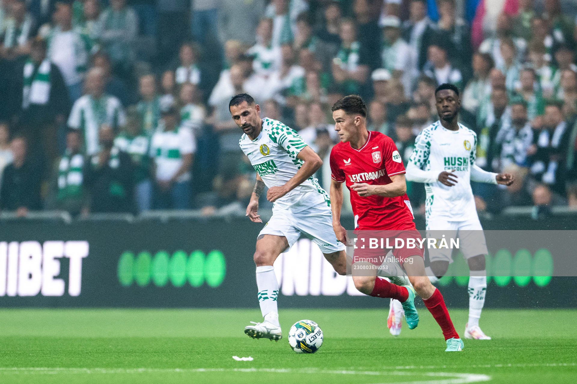 Loret Sadiku of Hammarby and Daan Rots of Twente