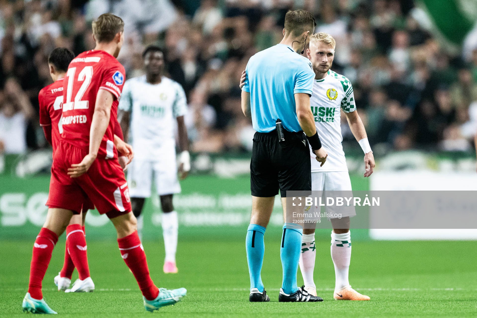 Simon Strand of Hammarby in discussion with referee