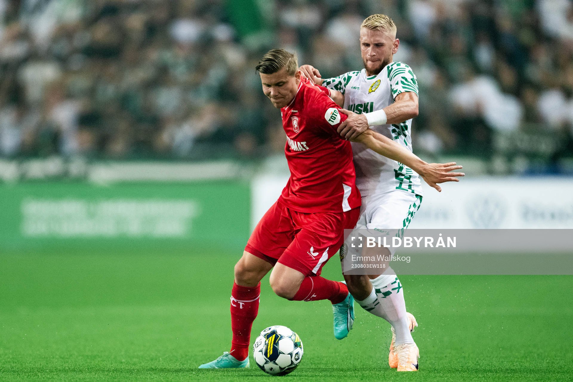 Alfons Sampsted of Twente and Simon Strand of Hammarby