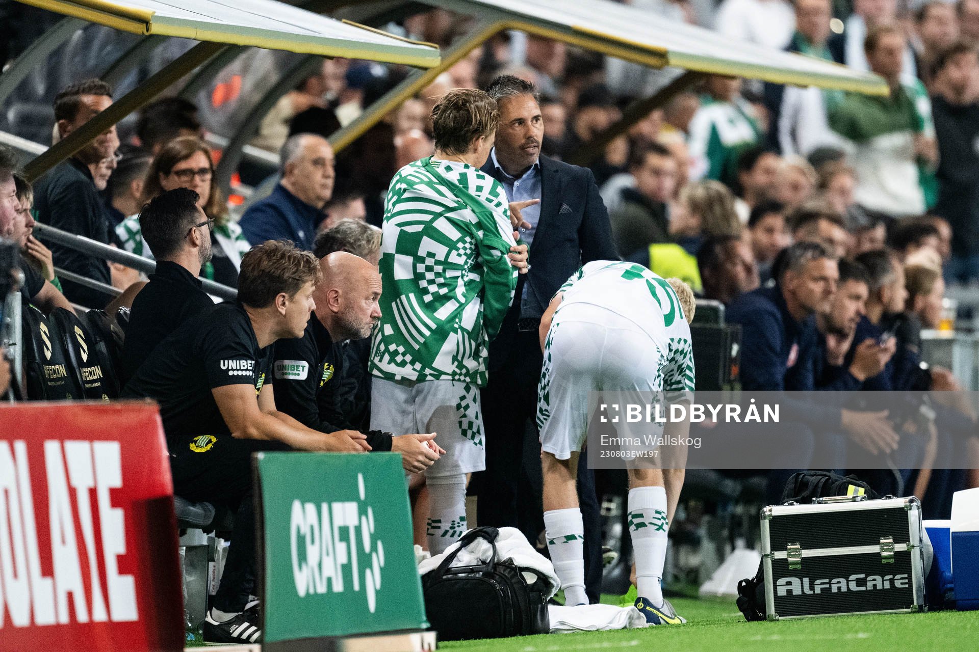 August Mikkelsen and Head coach Marti Cifuentes of Hammarby