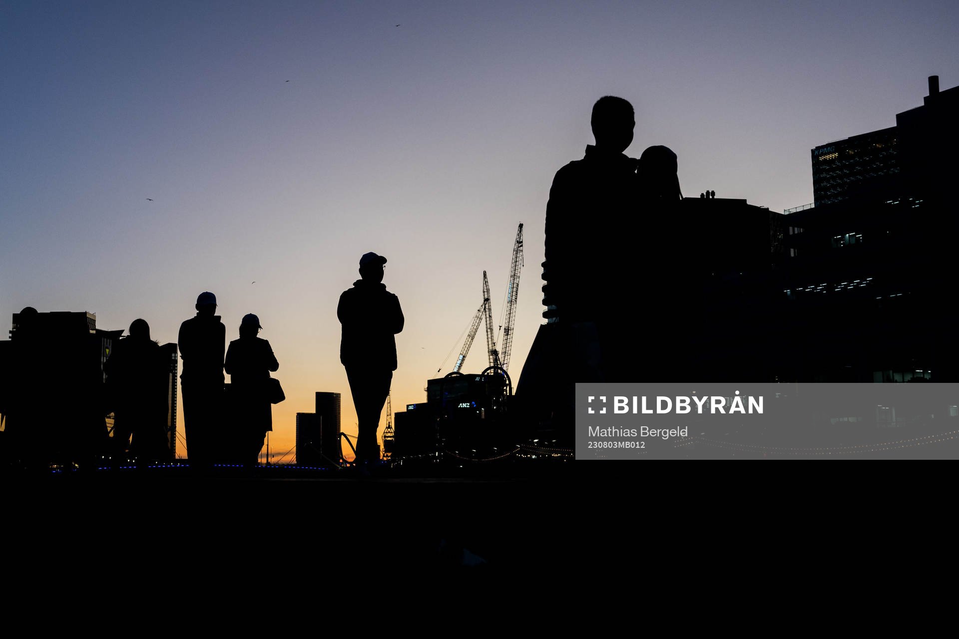 Silhuetts of people walking at sunset