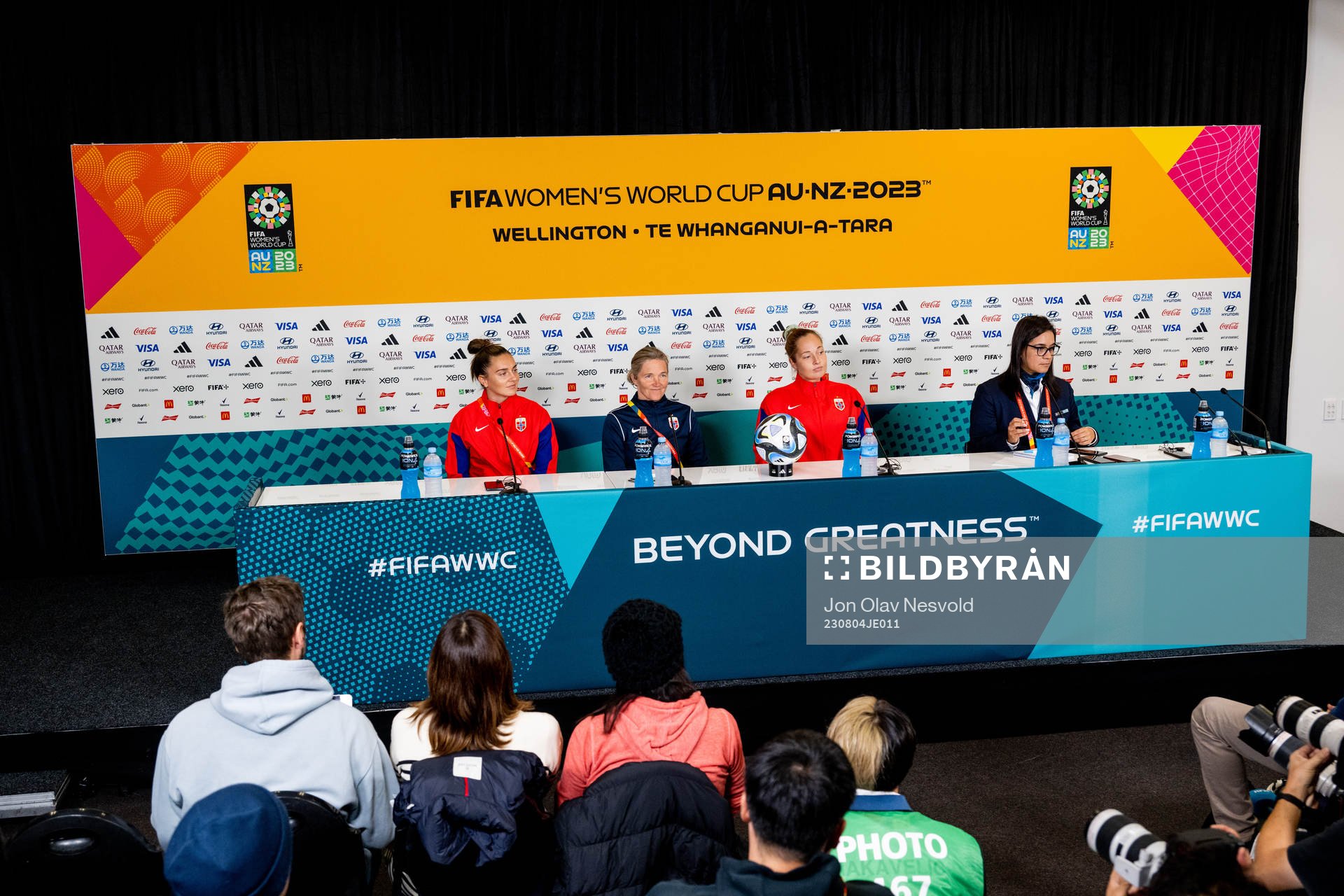 Vilde Bøe Risa, head coach Hege Riise and goalkeeper