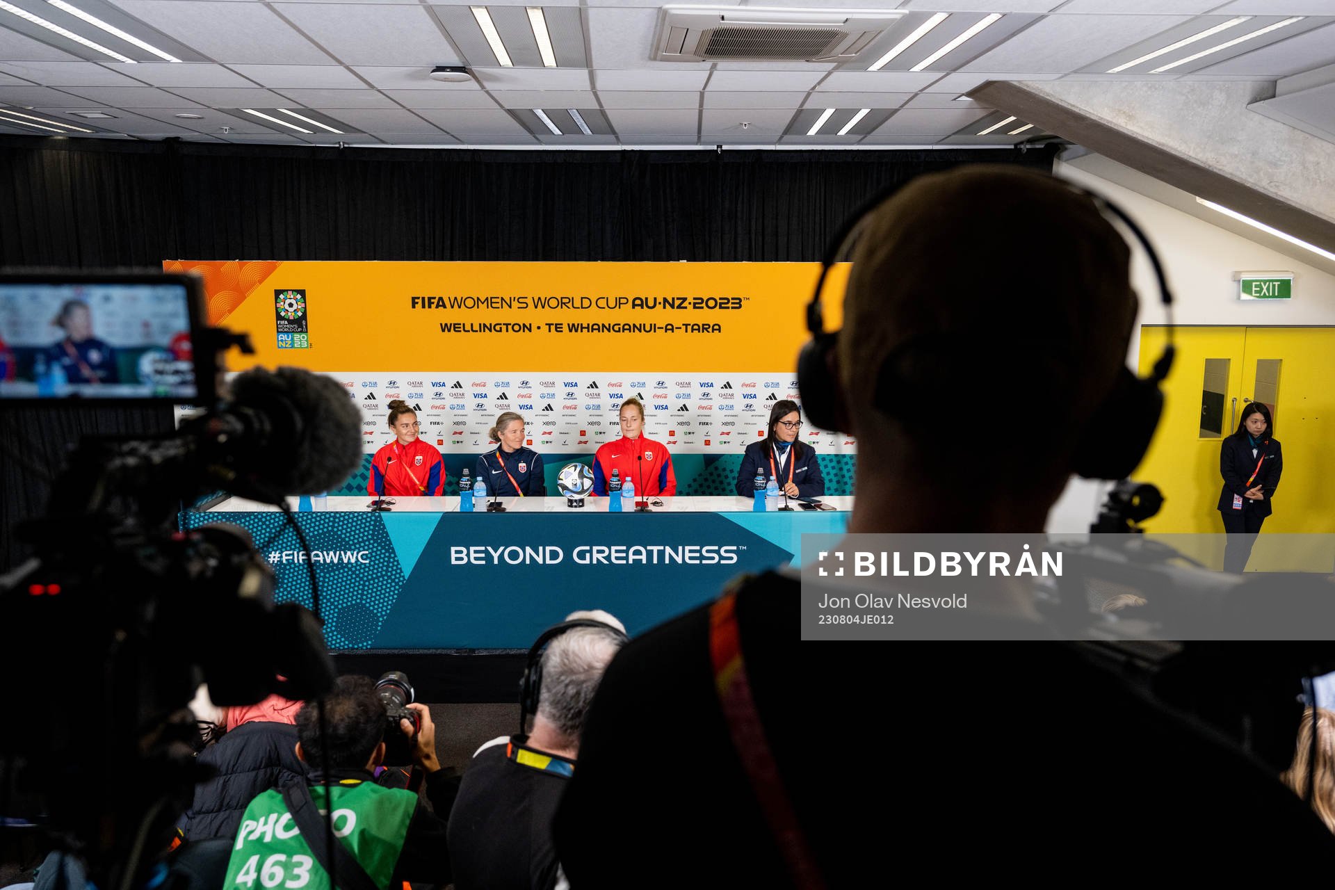 Vilde Bøe Risa, head coach Hege Riise and goalkeeper