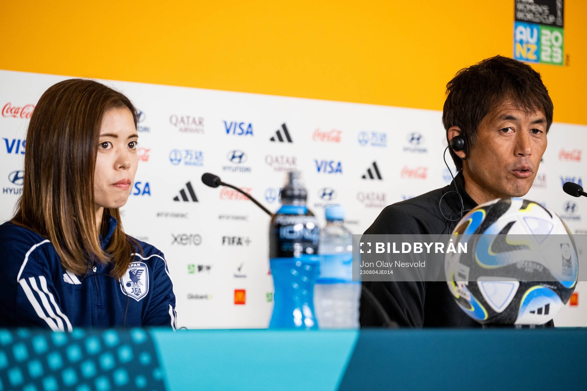 Yui Hasegawa and head coach Ikeda Futoshi of Japan at a