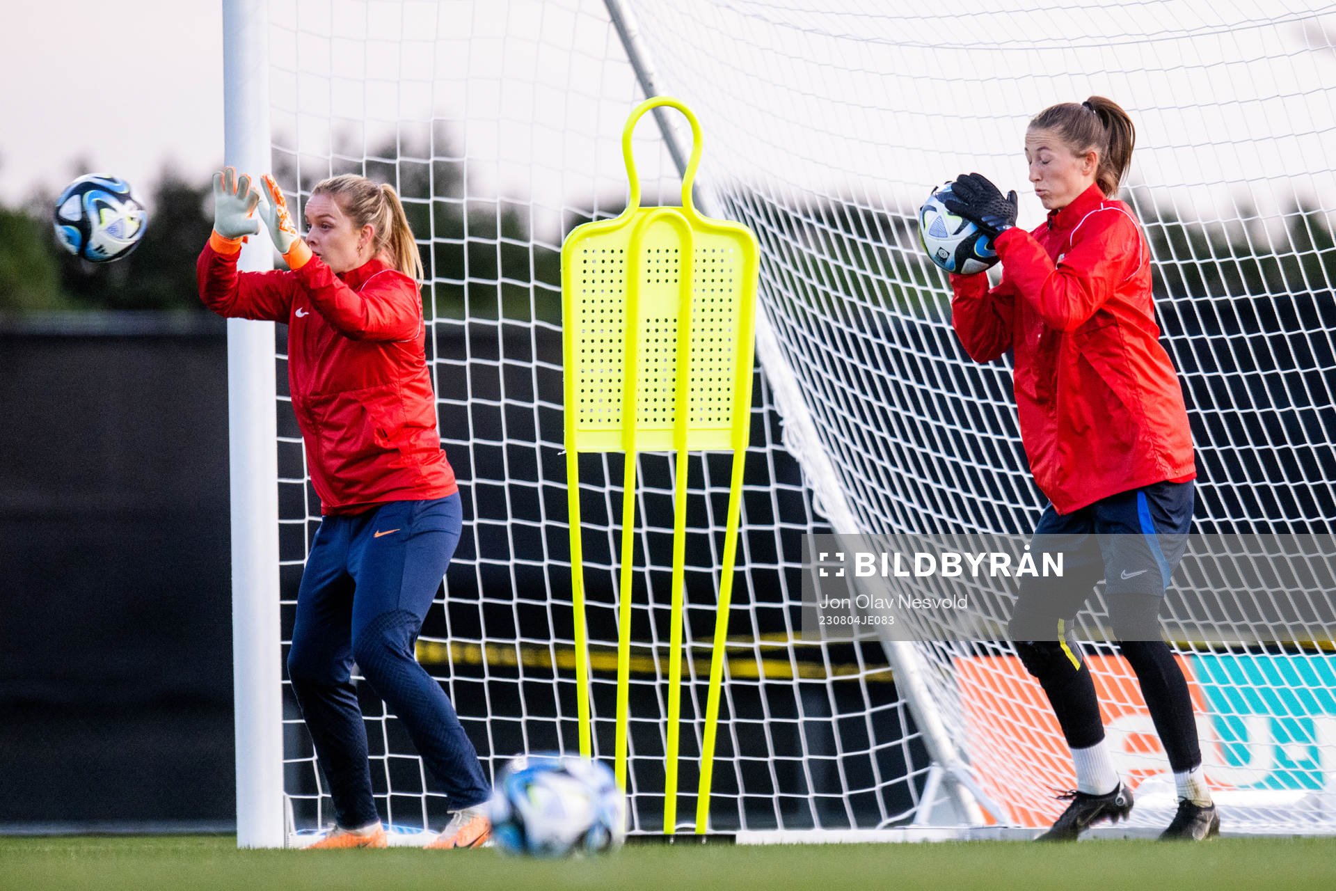 Goalkeeper Guro Pettersen and goalkeeper Cecilie