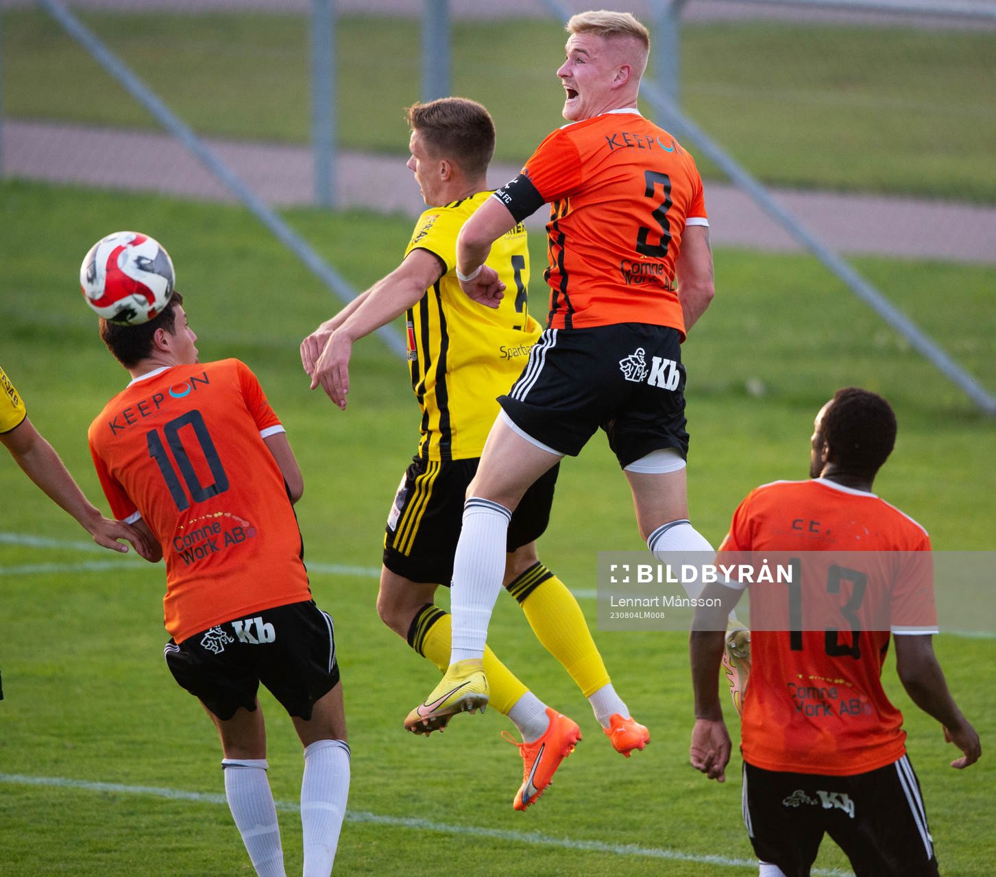 Kristianstads Linus Svensson når högst i matchen i