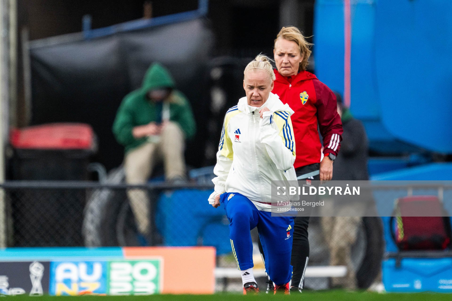 Physio Annica Näsmark and Caroline Seger of the Swedish