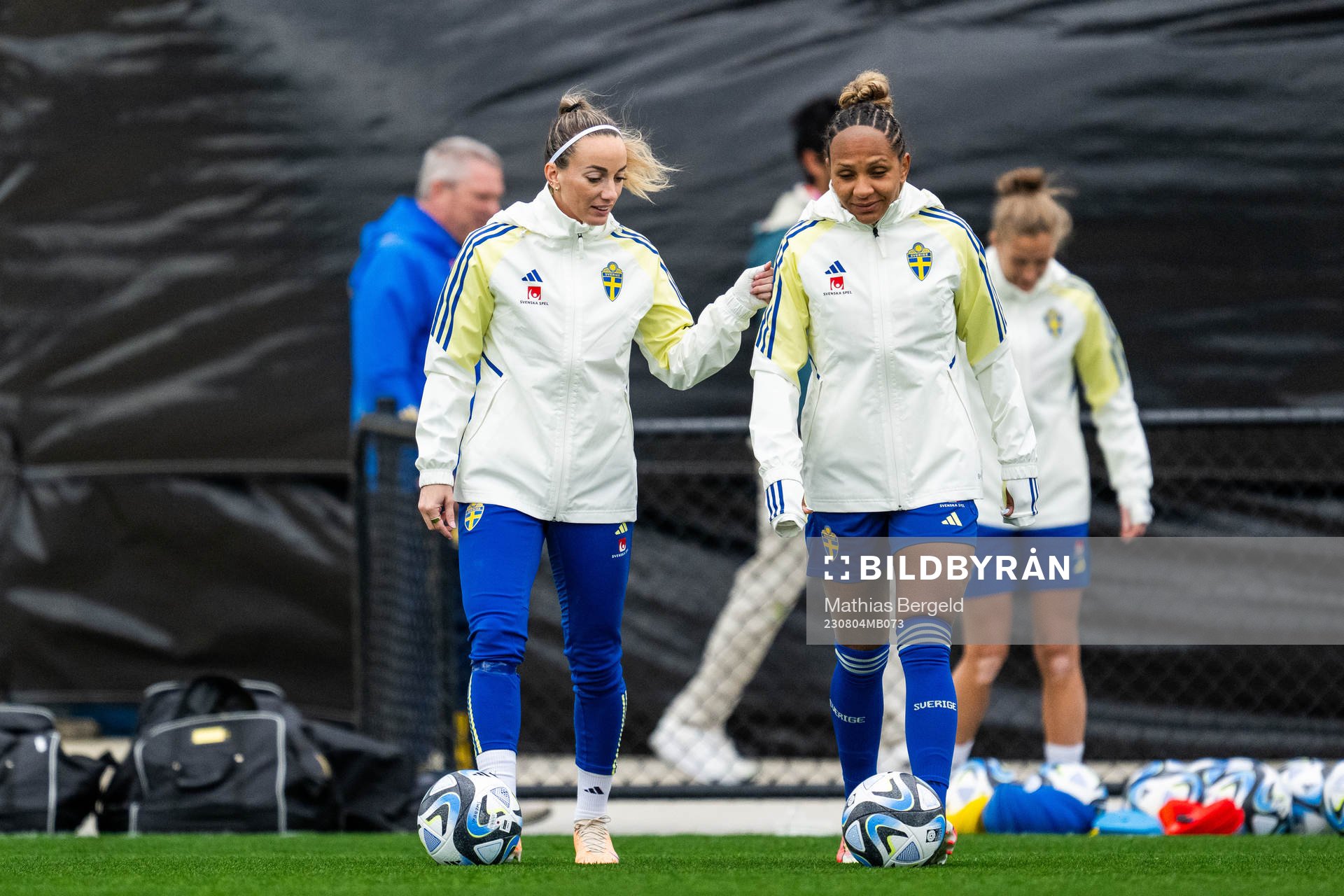 Kosovare Asllani and Madelen Janogy of the Swedish women's