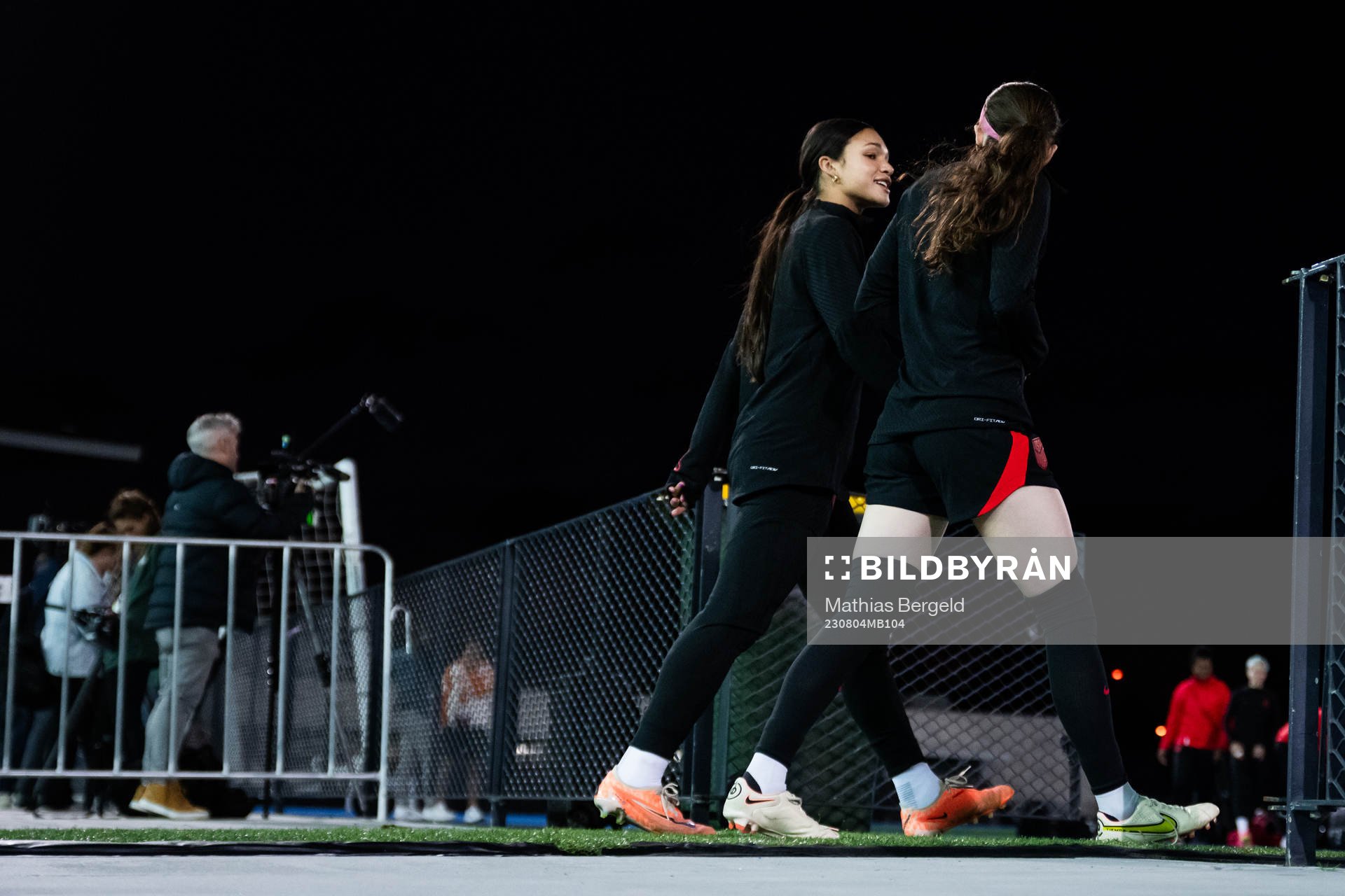 Sophia Smith and Rose Lavelle at a training session with the women's national football team of USA during the FIFA Women's World Cup on August 4, 2023 in Melbourne.