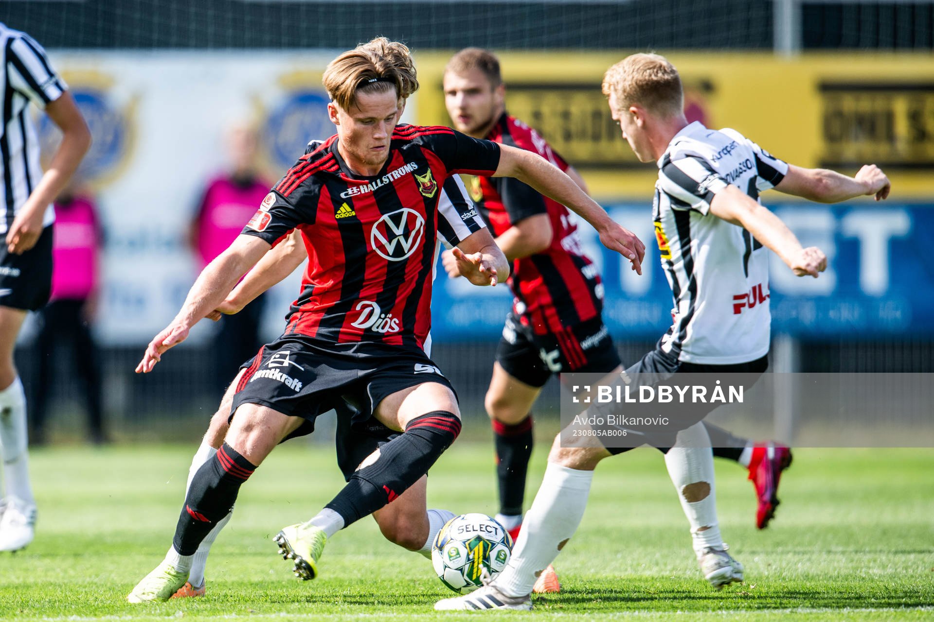 Östersunds Calvin Kabuye och Landskronas David Edvardsson