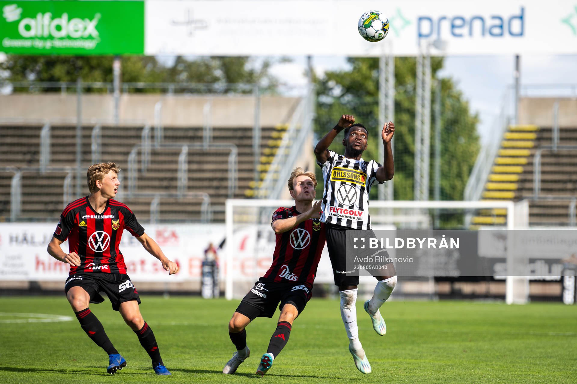 Landskronas Kofi Asare och Östersunds Simon Marklund
