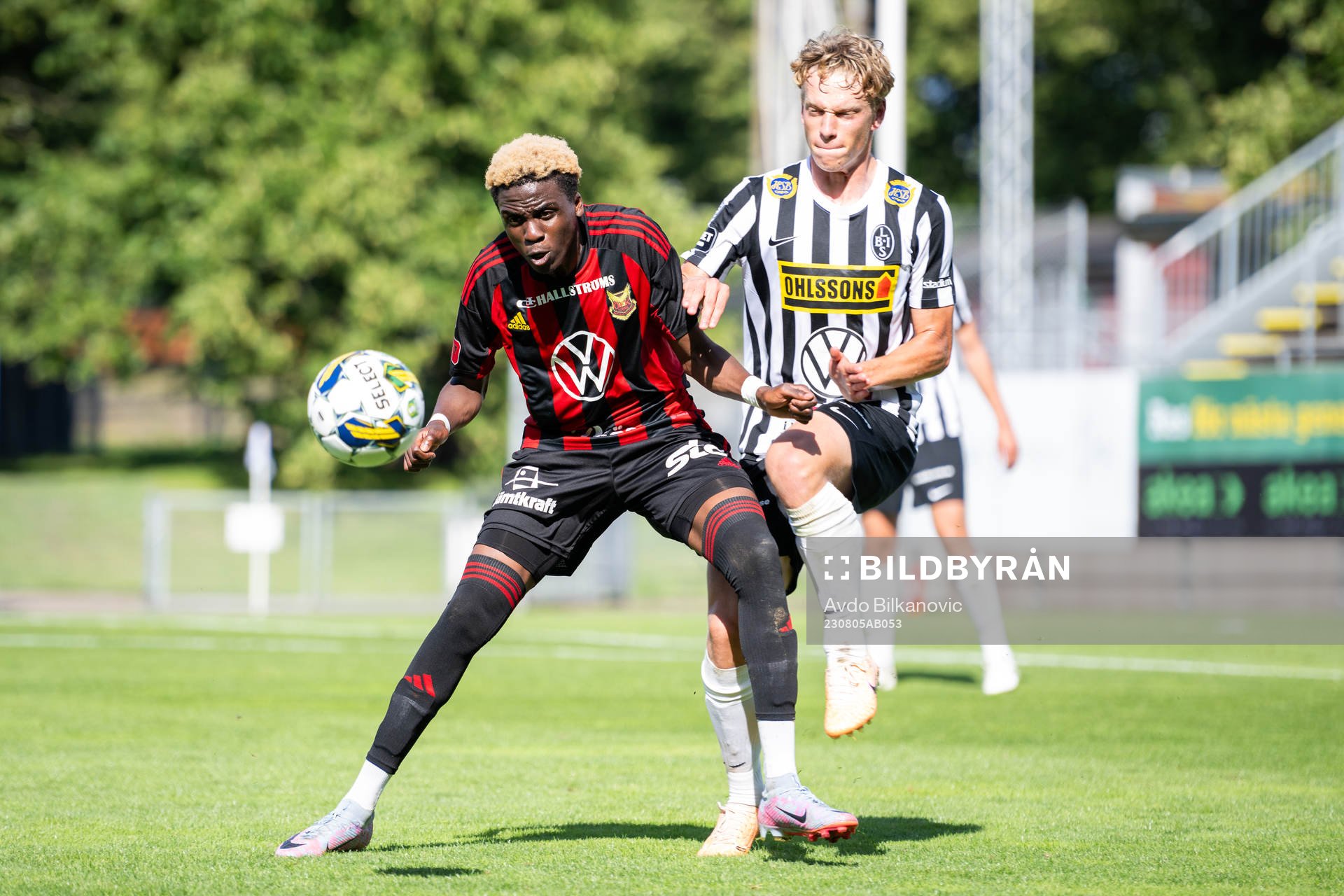 Östersunds Calvin Kabuye och Landskronas Gustaf Bruzelius