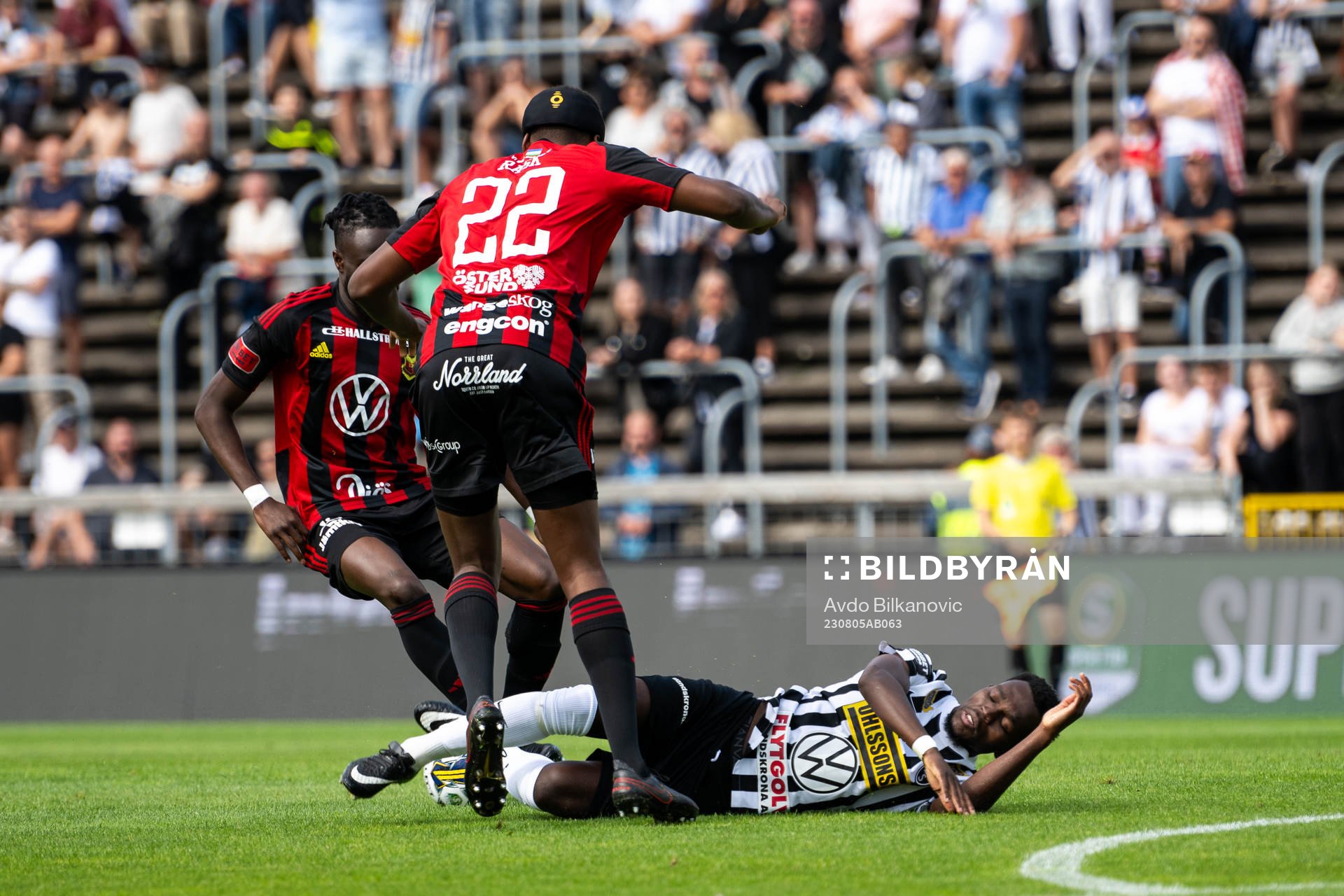 Landskronas Ousmane Diawara och Östersunds Theodore Rask