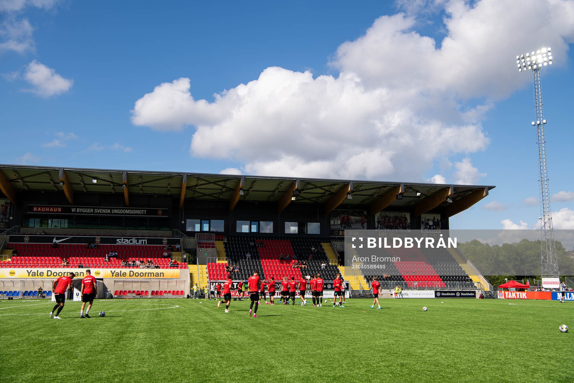 Brommapojkarnas spelare värmer upp