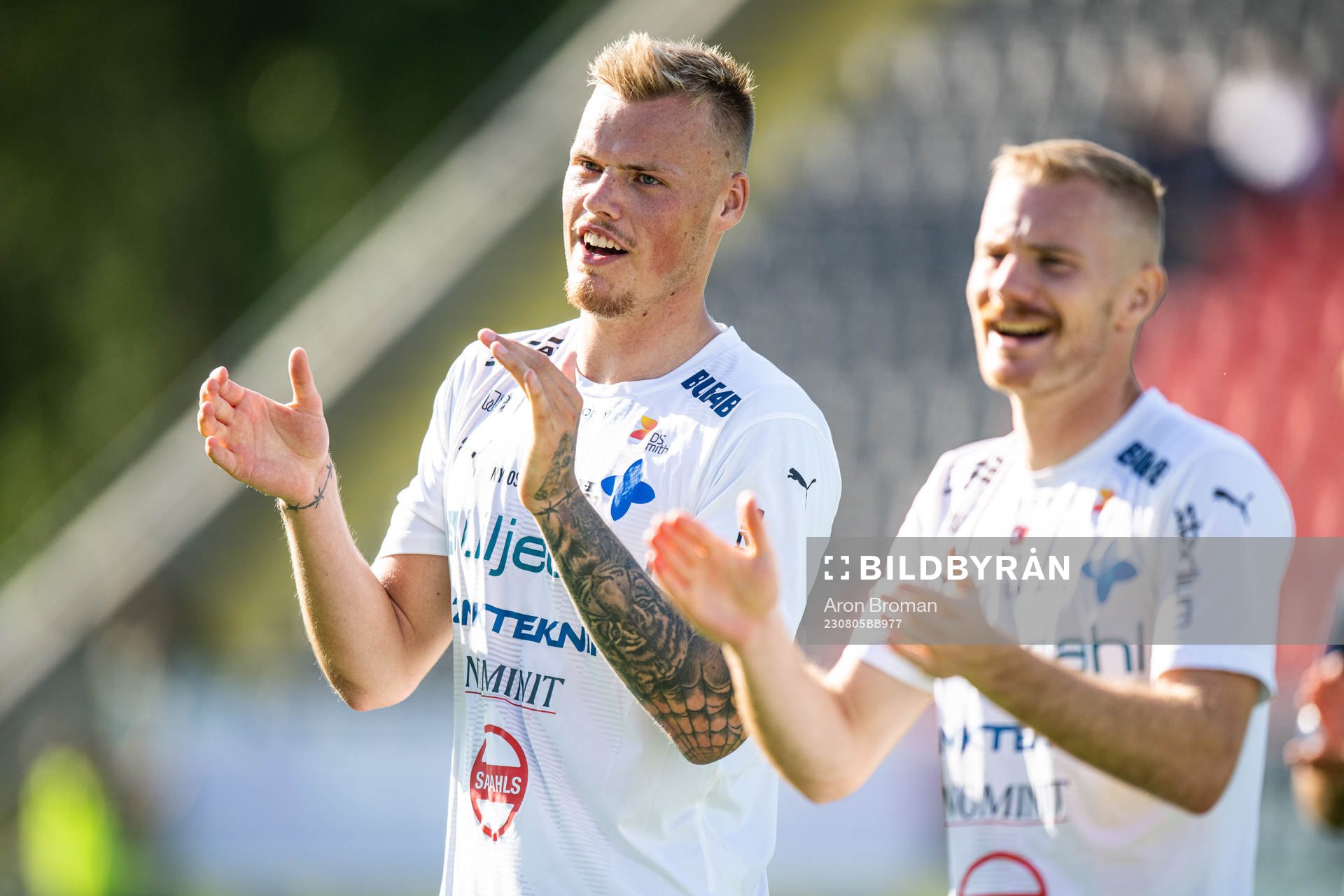 Värnamos Victor Eriksson och Freddy Winsth jublar