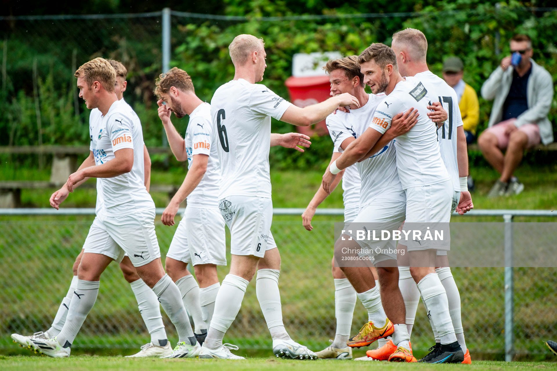 Österlens Erik Pärsson gör 1-0 och jublar med