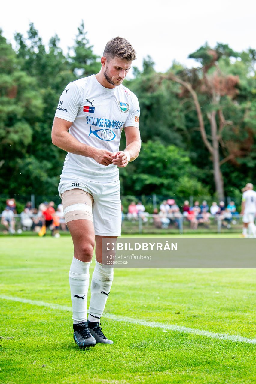 Österlens Erik Pärsson skadas och tvingas utgå