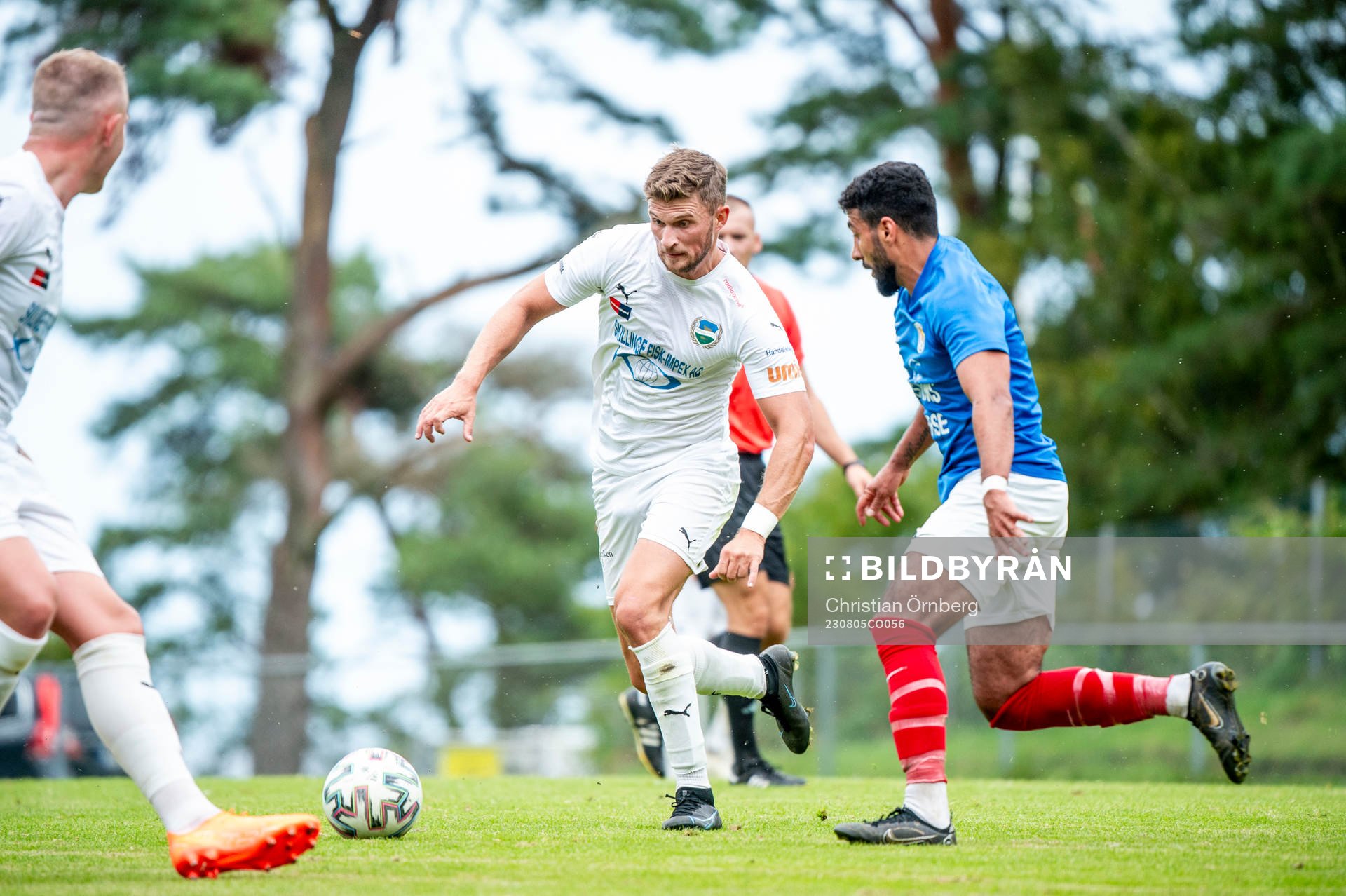Österlens Erik Pärsson mot FBK Balkans Hozan Faraidoon