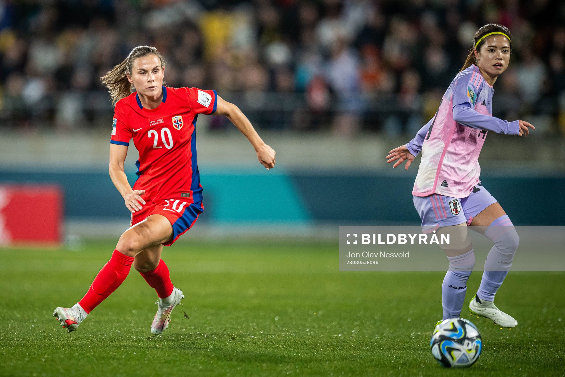 Emilie Bosshard Haavi of Norway and Yui Hasegawa of Japan
