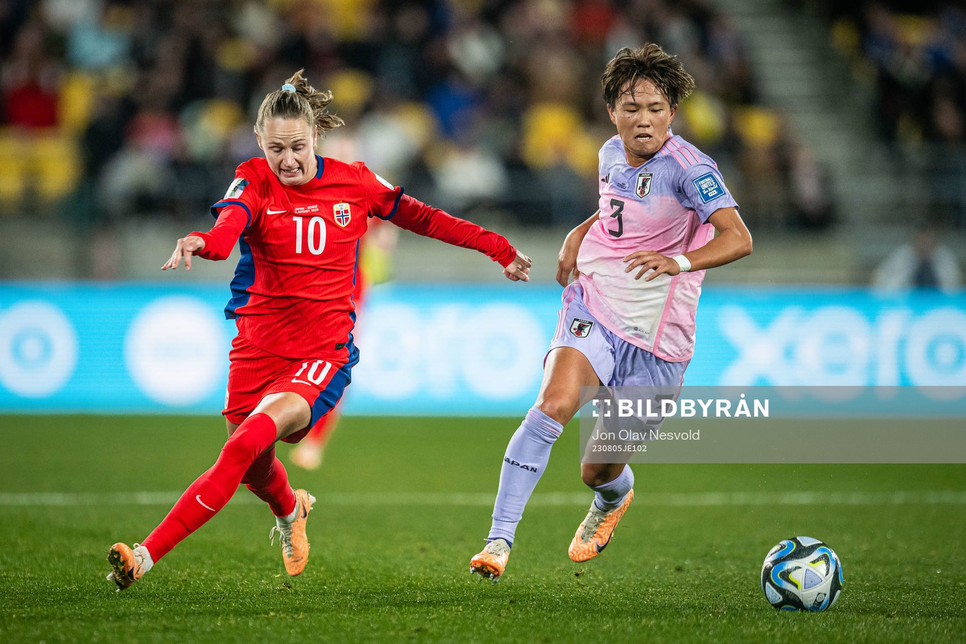 Caroline Graham Hansen of Norway and Moeka Minami of Japan