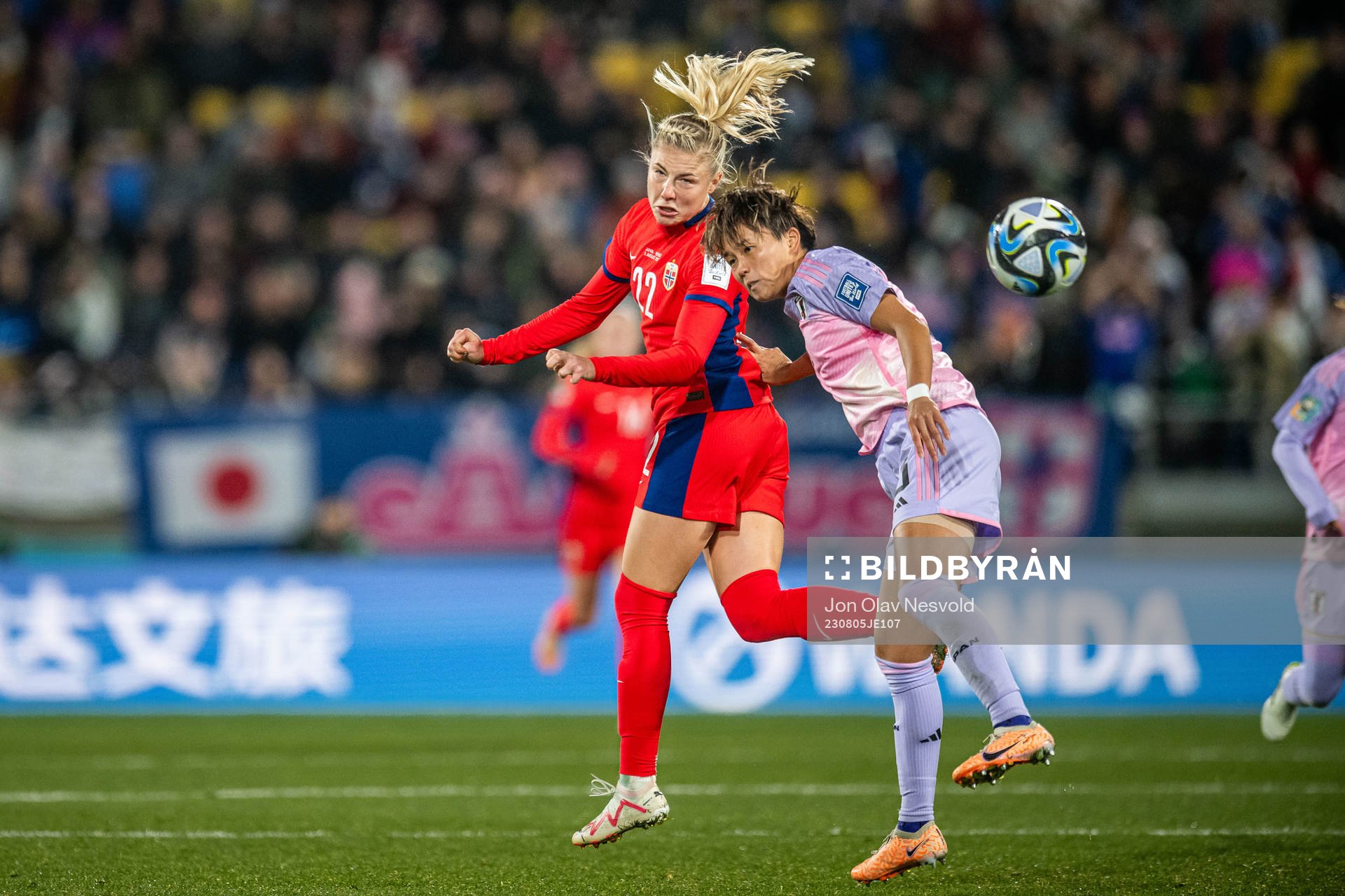 Sophie Román Haug of Norway and Moeka Minami of Japan