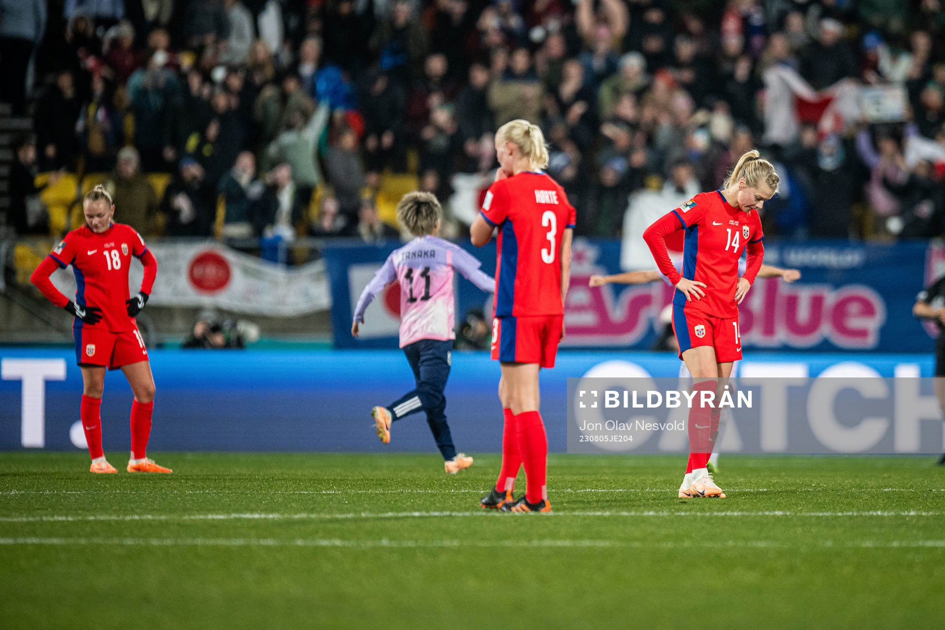 Frida Maanum, Sara Hørte and Ada Hegerberg look dejected