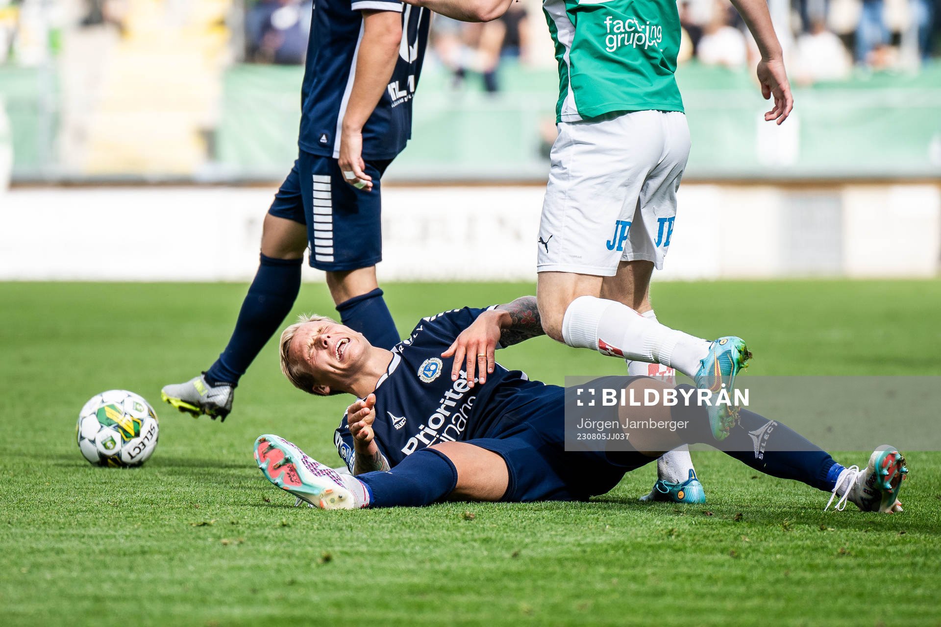 Utsiktens Jesper Brandt har ont