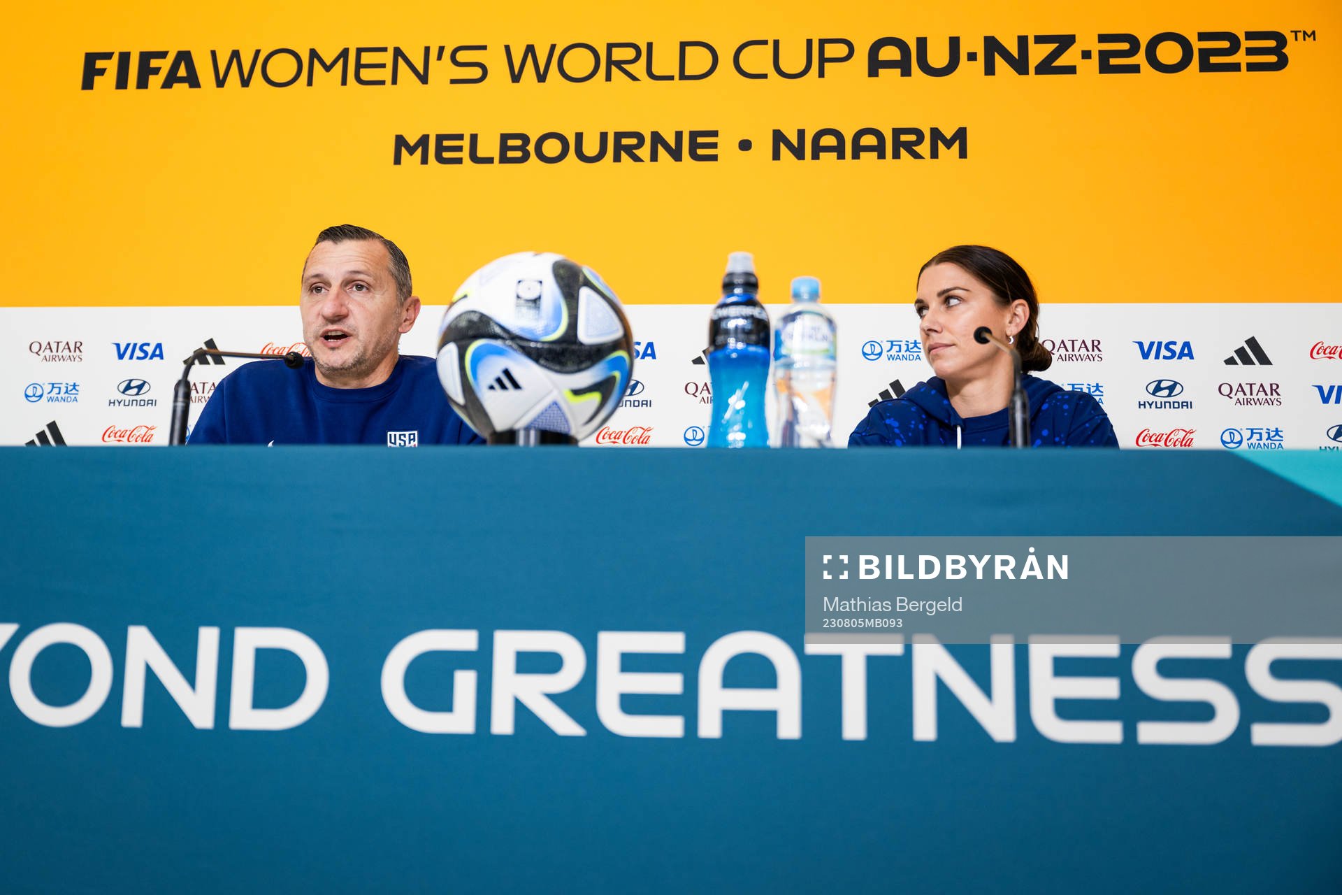 Head coach Vlatko Andonovski and Alex Morgan at a press