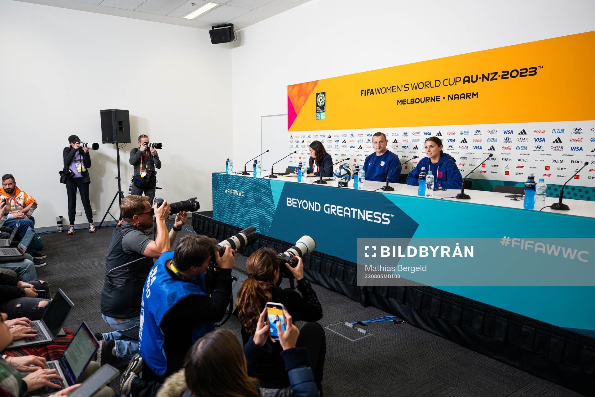 Head coach Vlatko Andonovski and Alex Morgan at a press