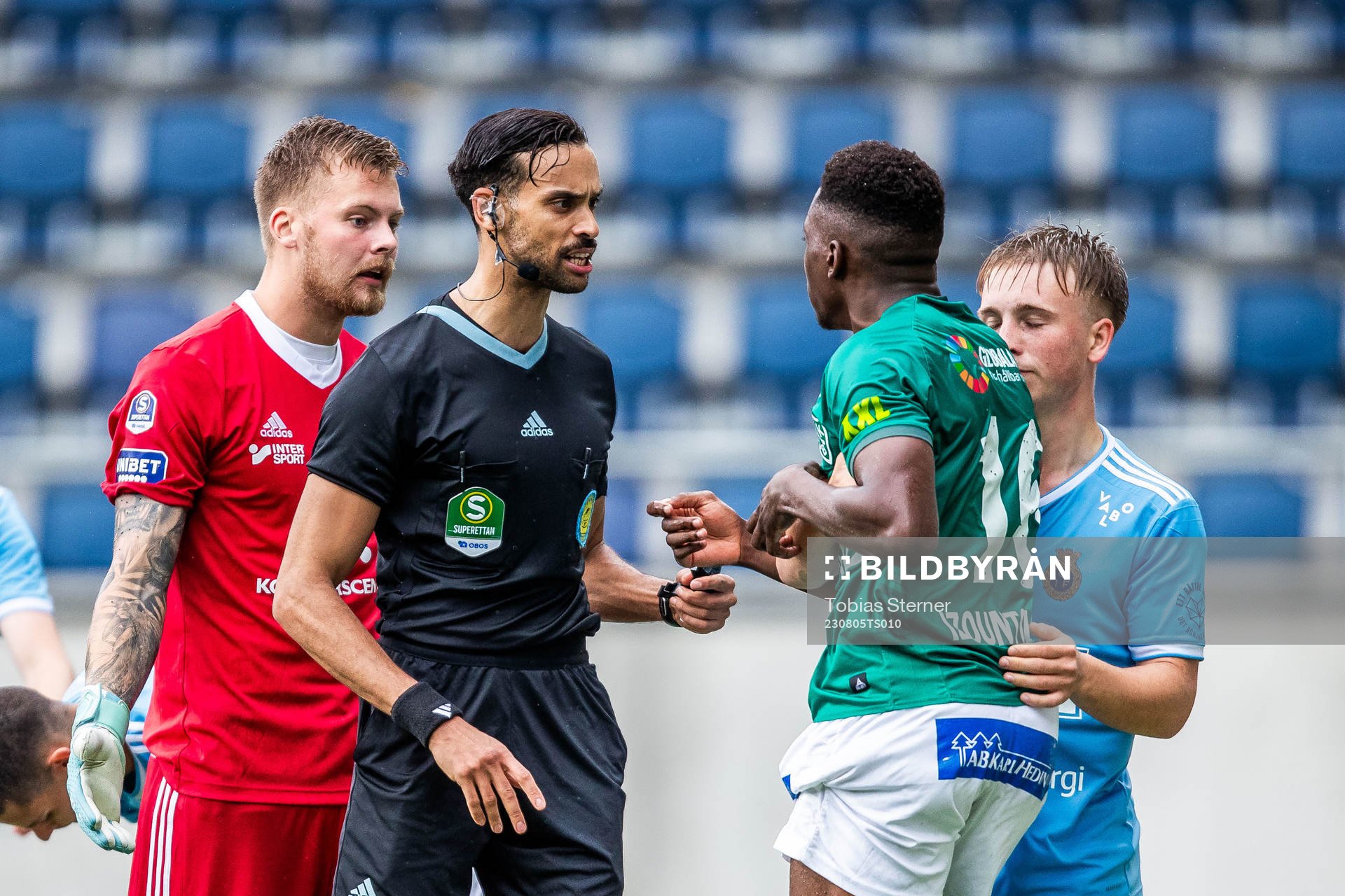 Gefles målvakt Robin Wallinder och Brages Samouil