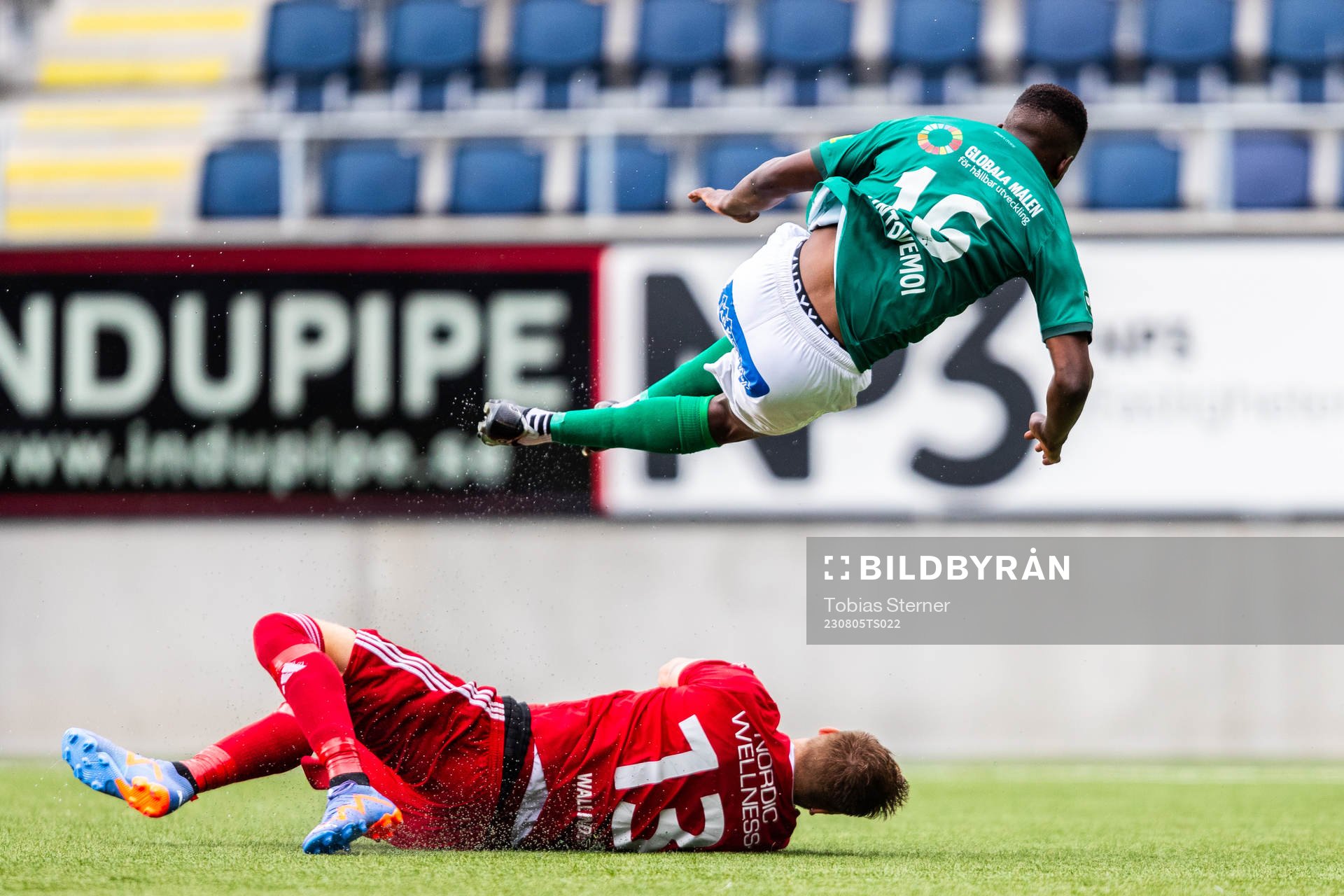 Brages Samouil Izountouemoi och Gefles målvakt Robin