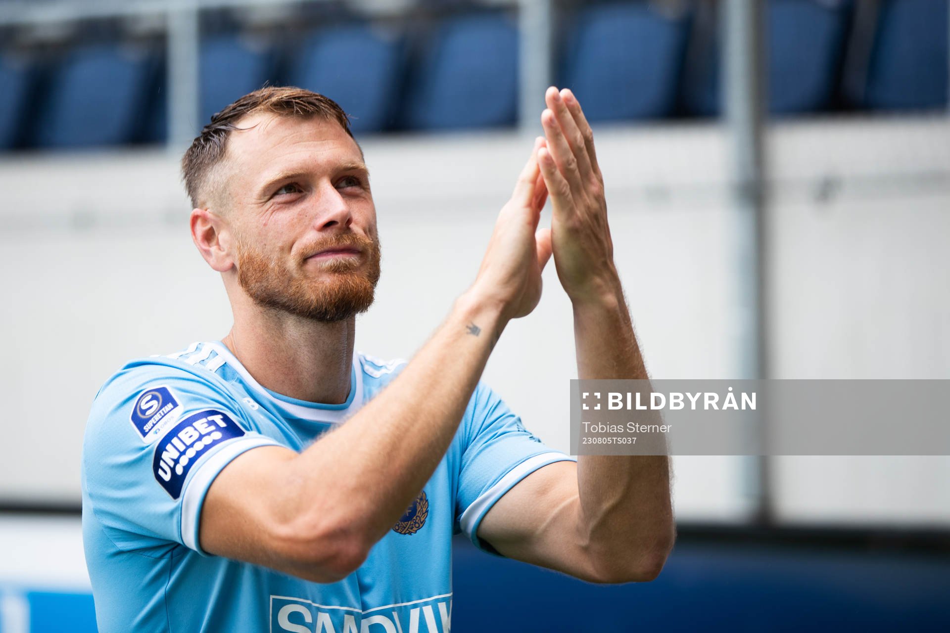 Gefles Leo Englund jublar efter fotbollsmatchen i Superettan mellan Gefle och Brage den 5 augusti 2023 i Gävle. 