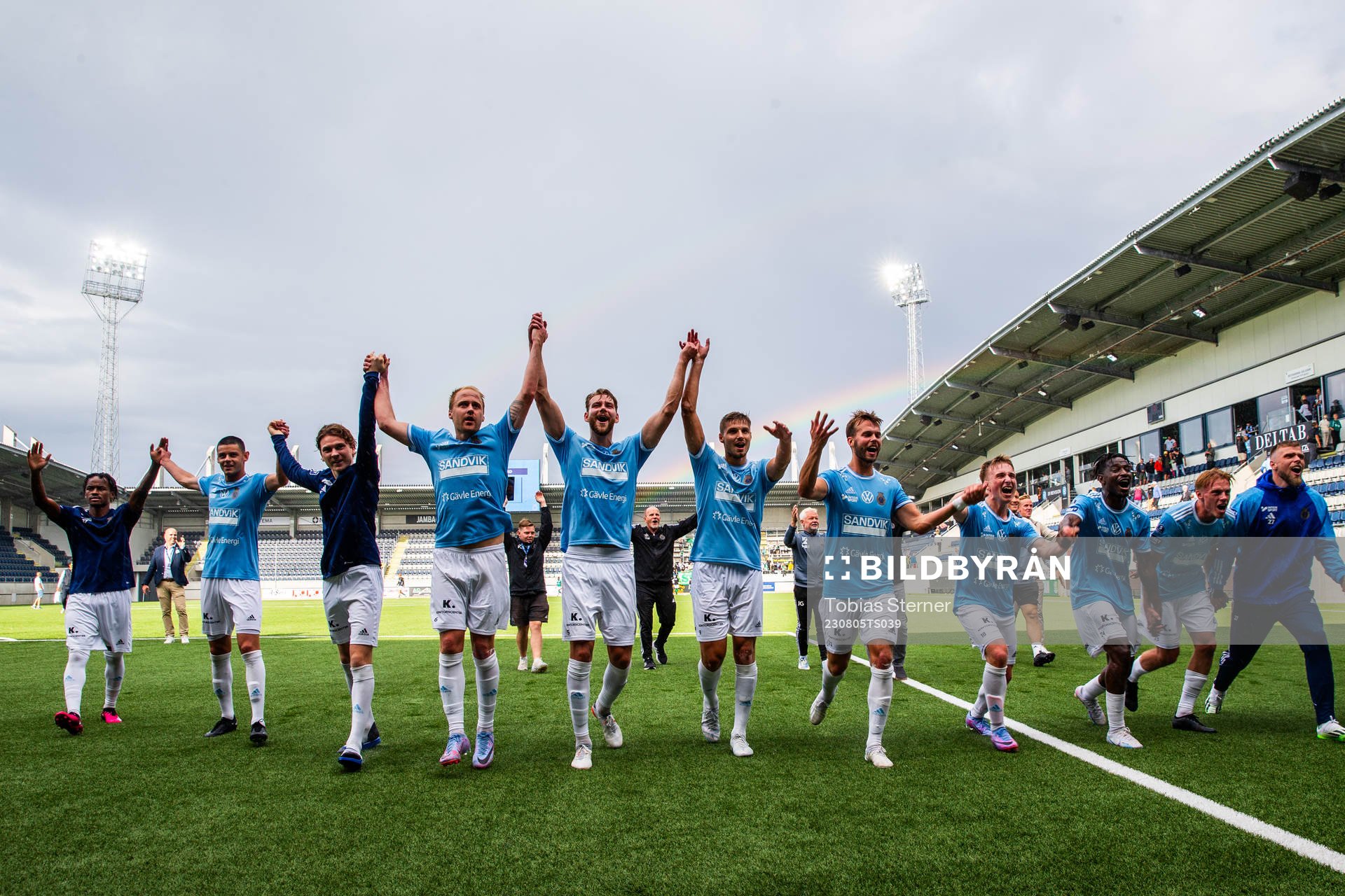Gefles spelare jublar