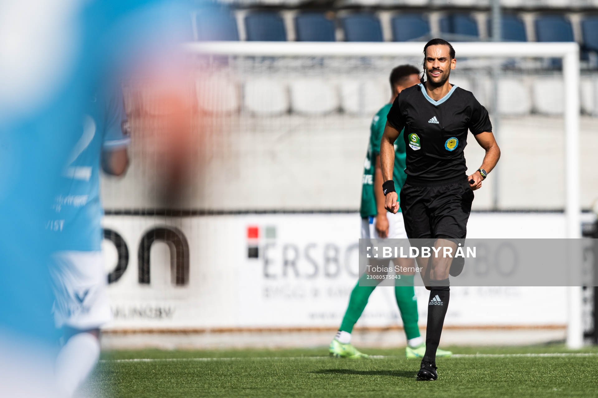 Domare Farouk Nehdi avbryter matchen tillfälligt