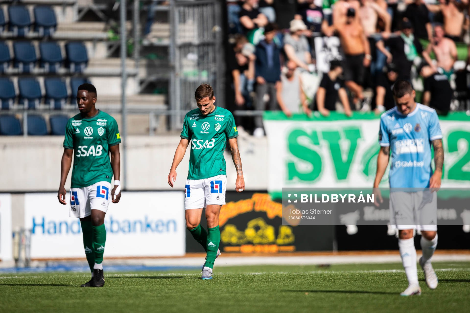 Brages och Gefles spelare lämnar planen